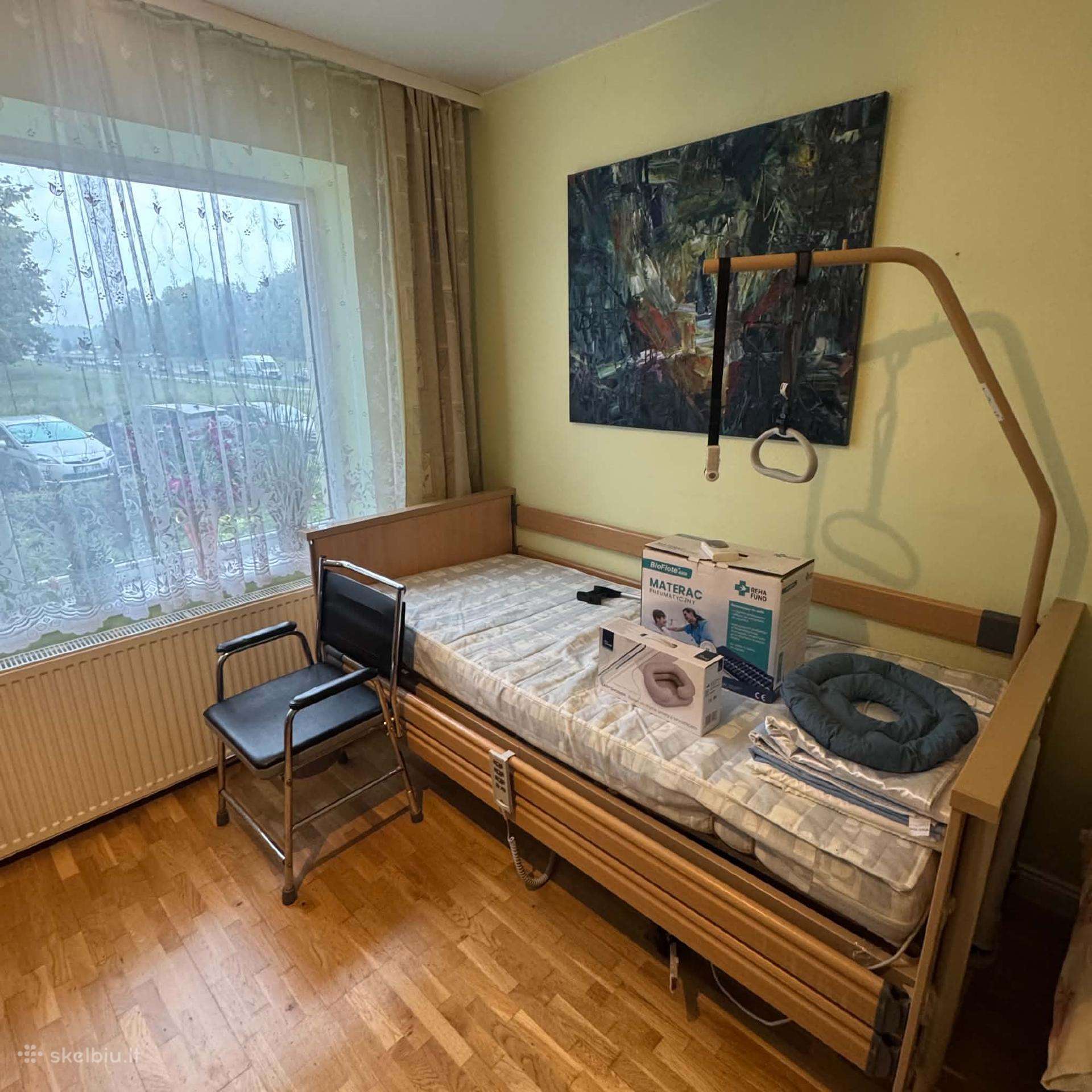 Funkcinė lova su čiužiniu ir priedais