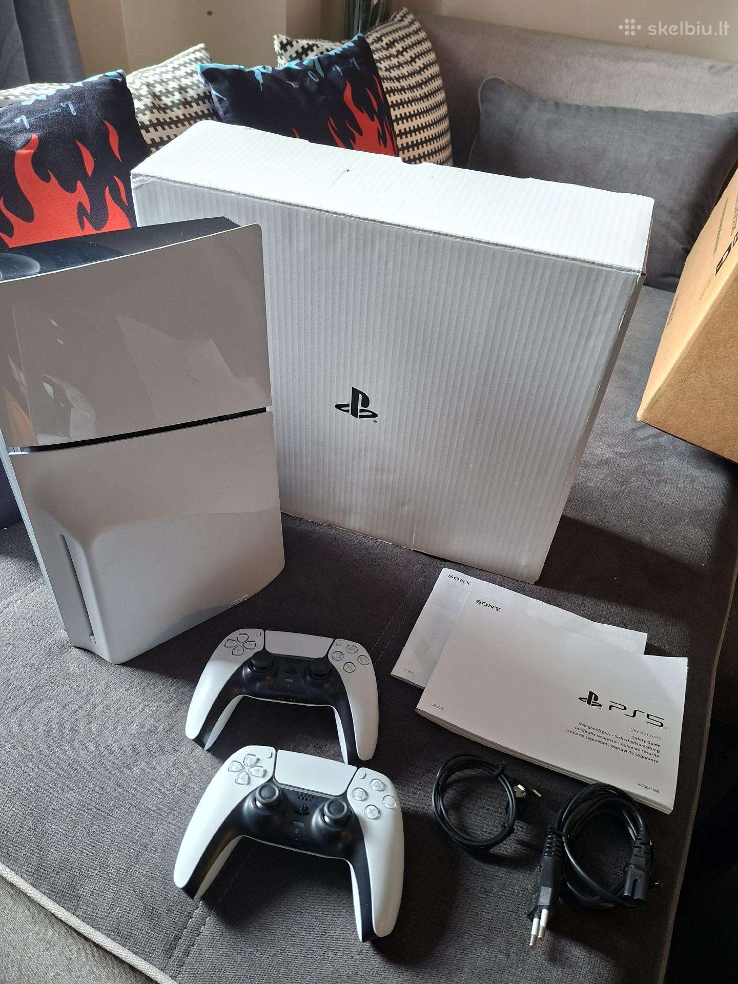 Ps5 slim tinkanti atrisimui.