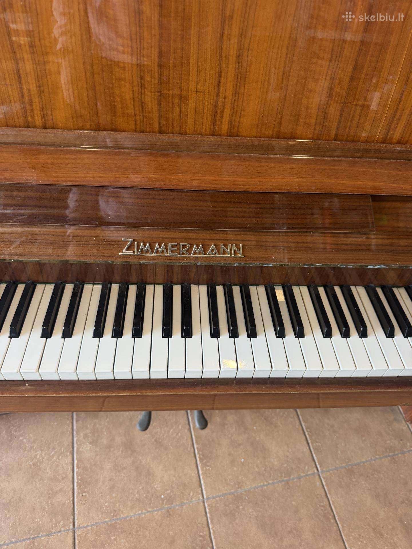 Vokiskas pianinas Zimmermann