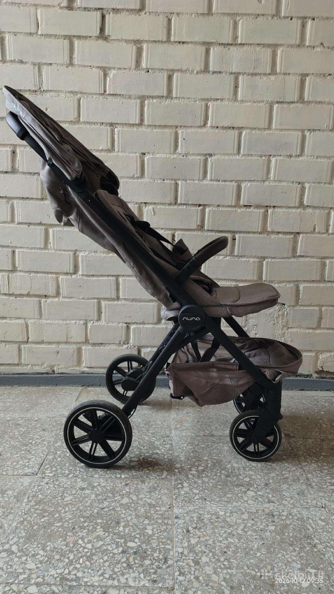Viena ranka lankstomas Nuna Trvl Lx