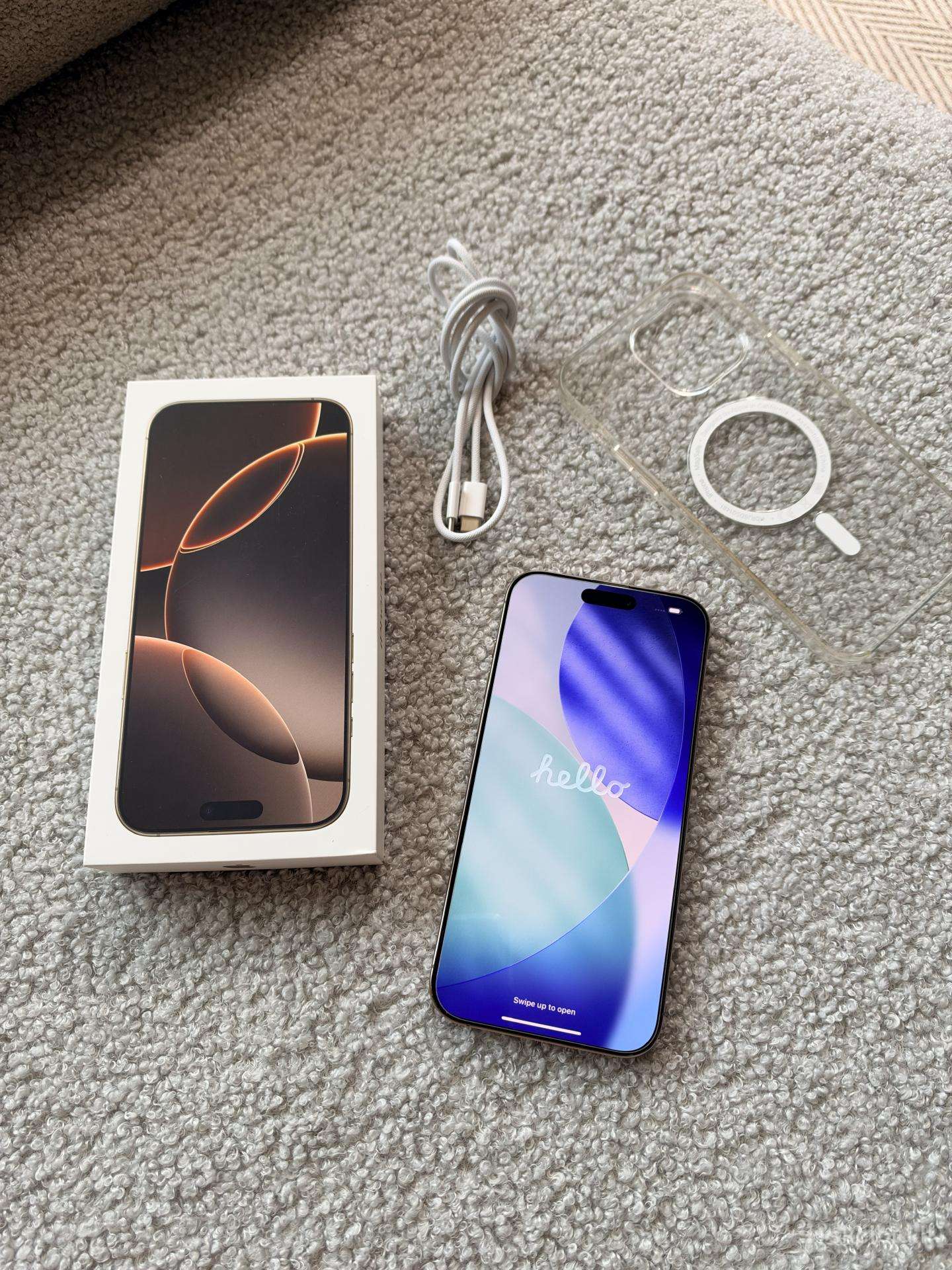 iPhone 16 Pro Max, 256gb, auksinis, su priedais
