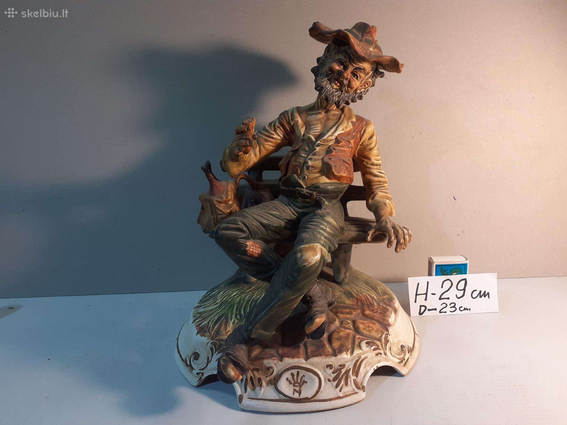 Capodimonte figūrėlė „Klajūnas ant suoliuko“ H-29