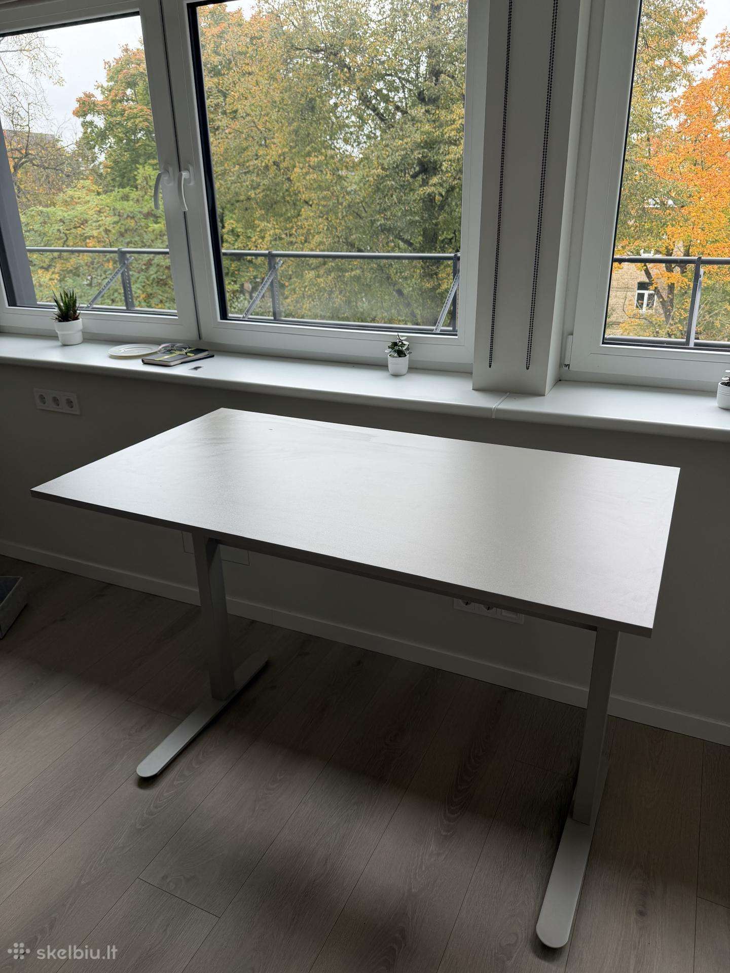 Height Adjustable Desk/reguliuojamo aukščio stalas