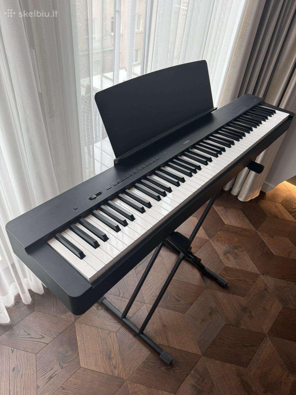 Skaitmeninis pianinas Yamaha P-225, juodas