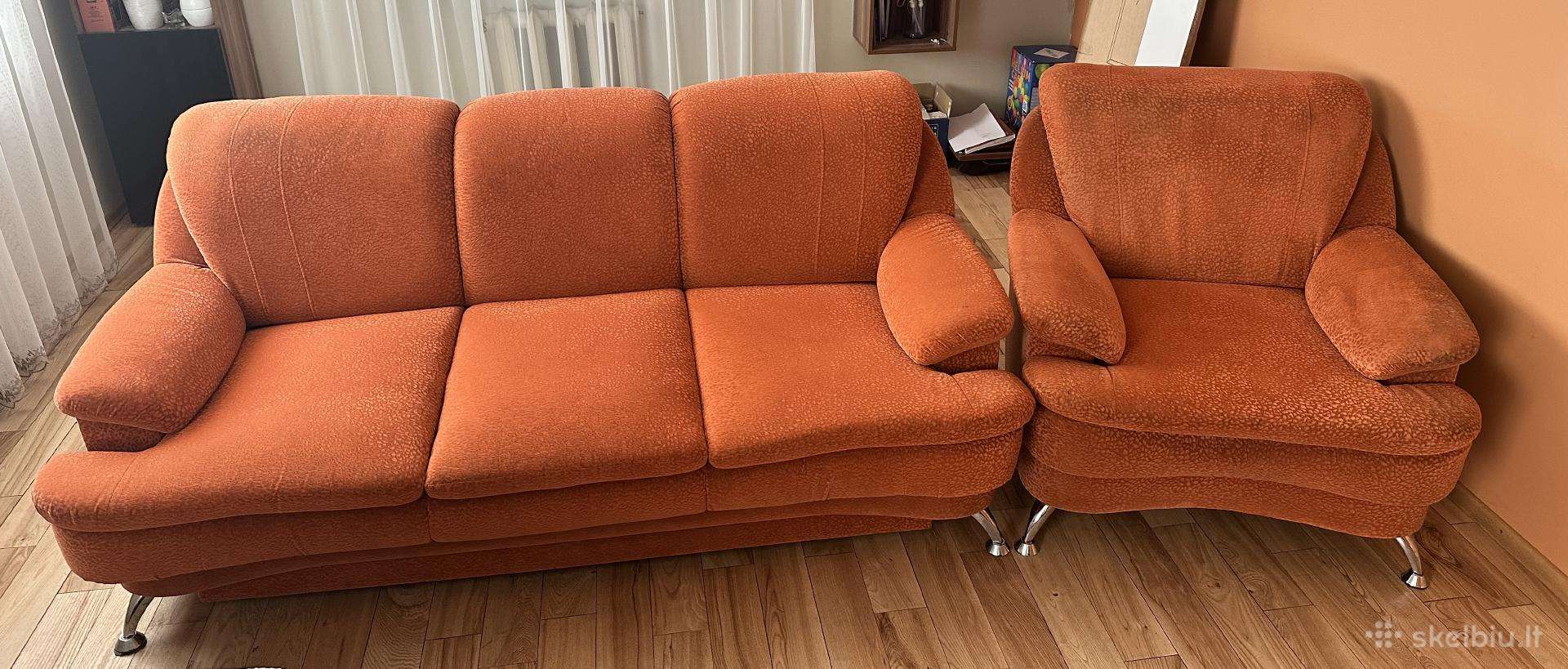 Triviete sofa (miegama dalis) + fotelis
