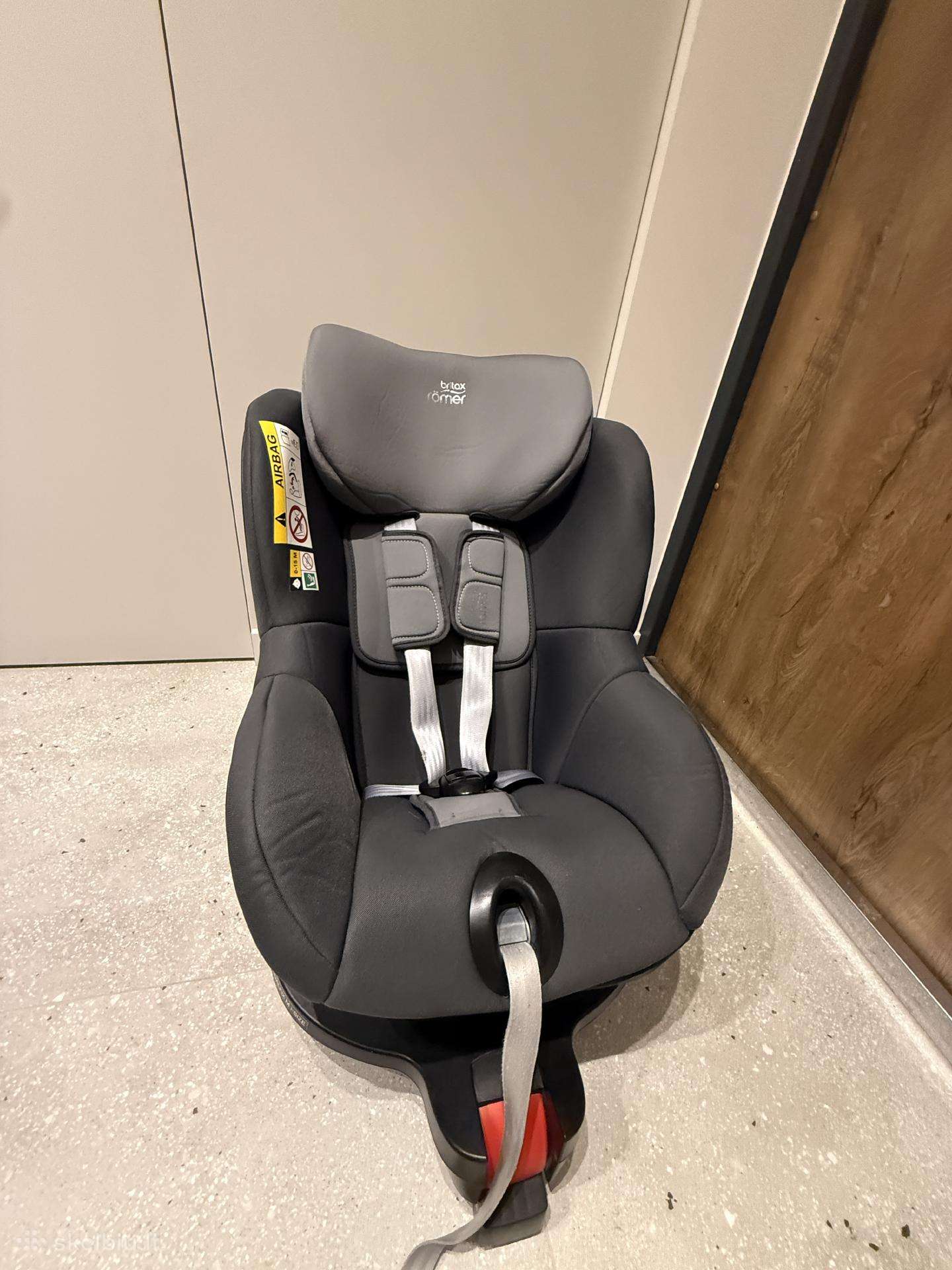 Britax Romer Dualfix M i-size automobilinė kėdutė