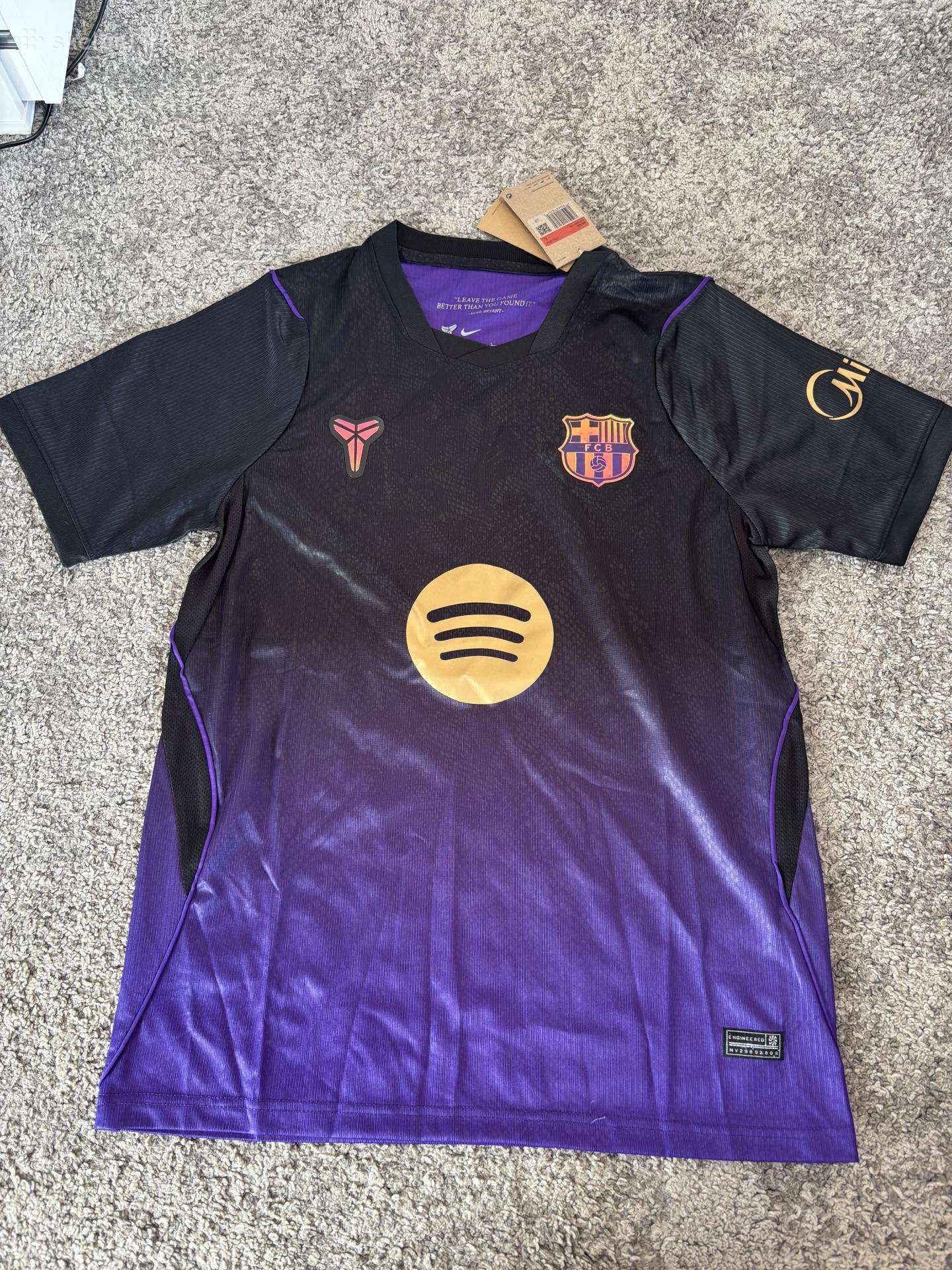 Barcelona 26-27 away jersey