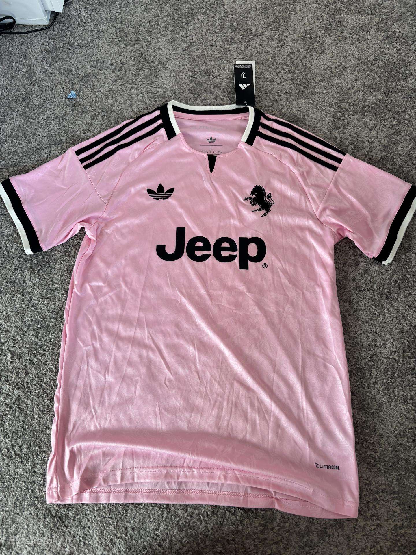 Juventus 26-27 away jersey