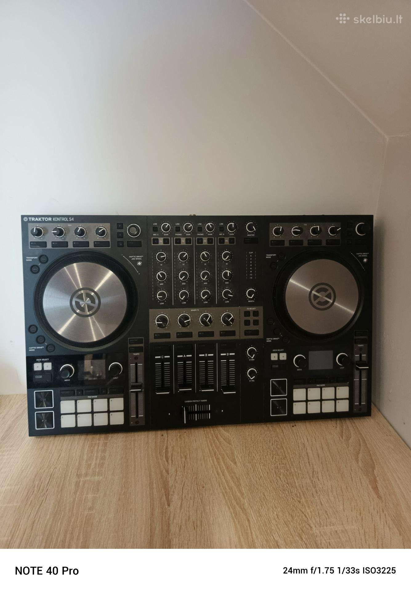 Traktor kontrol s4 Dj pultas