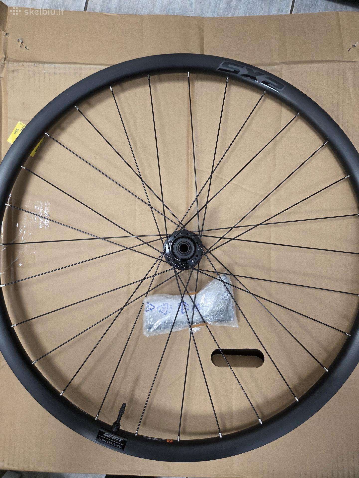 Giant priekinis ratas 28"