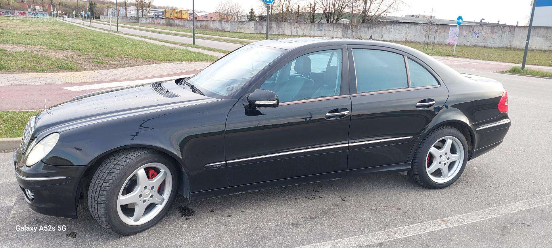 Parduodami Amg R17 lieti ratlankiai su padangom