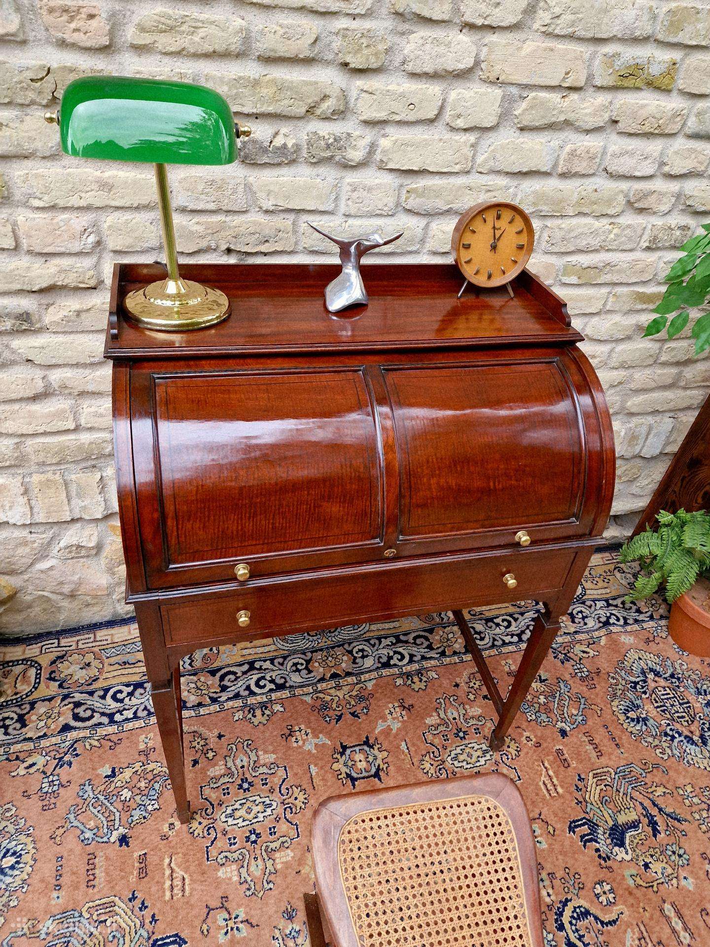 Vintažinis Art Nouveau raudonmedžio sekreteras