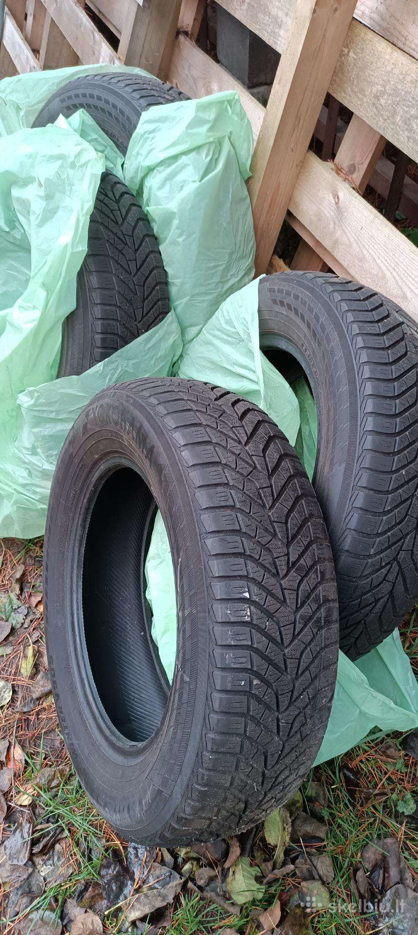 Dovanoju 4 žieminės padangas R15
