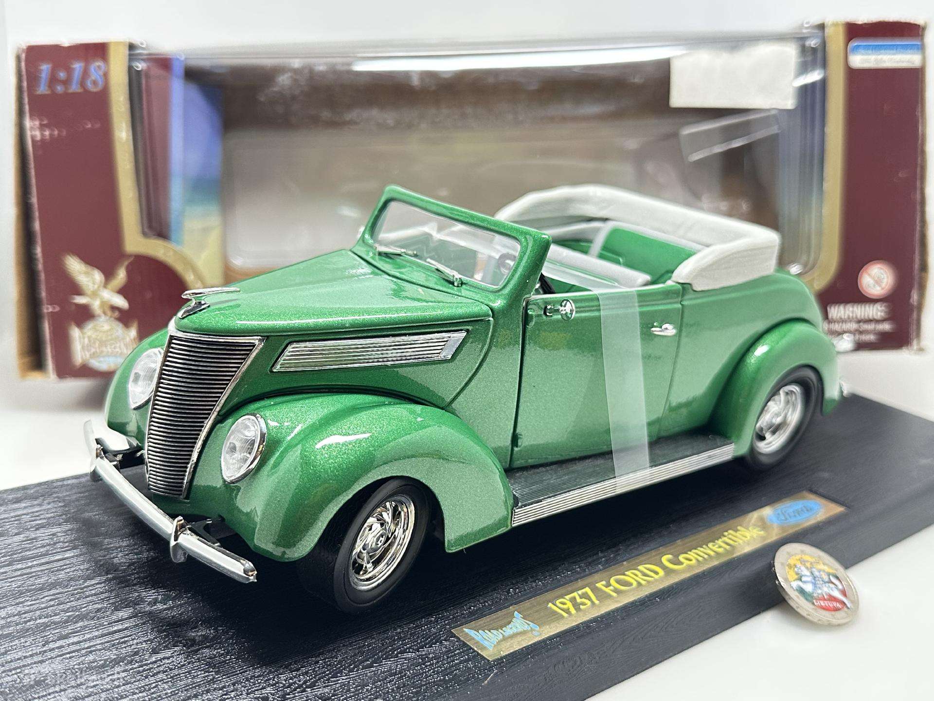 Ford 1937 Convertible žalia 1:18 Road Legends
