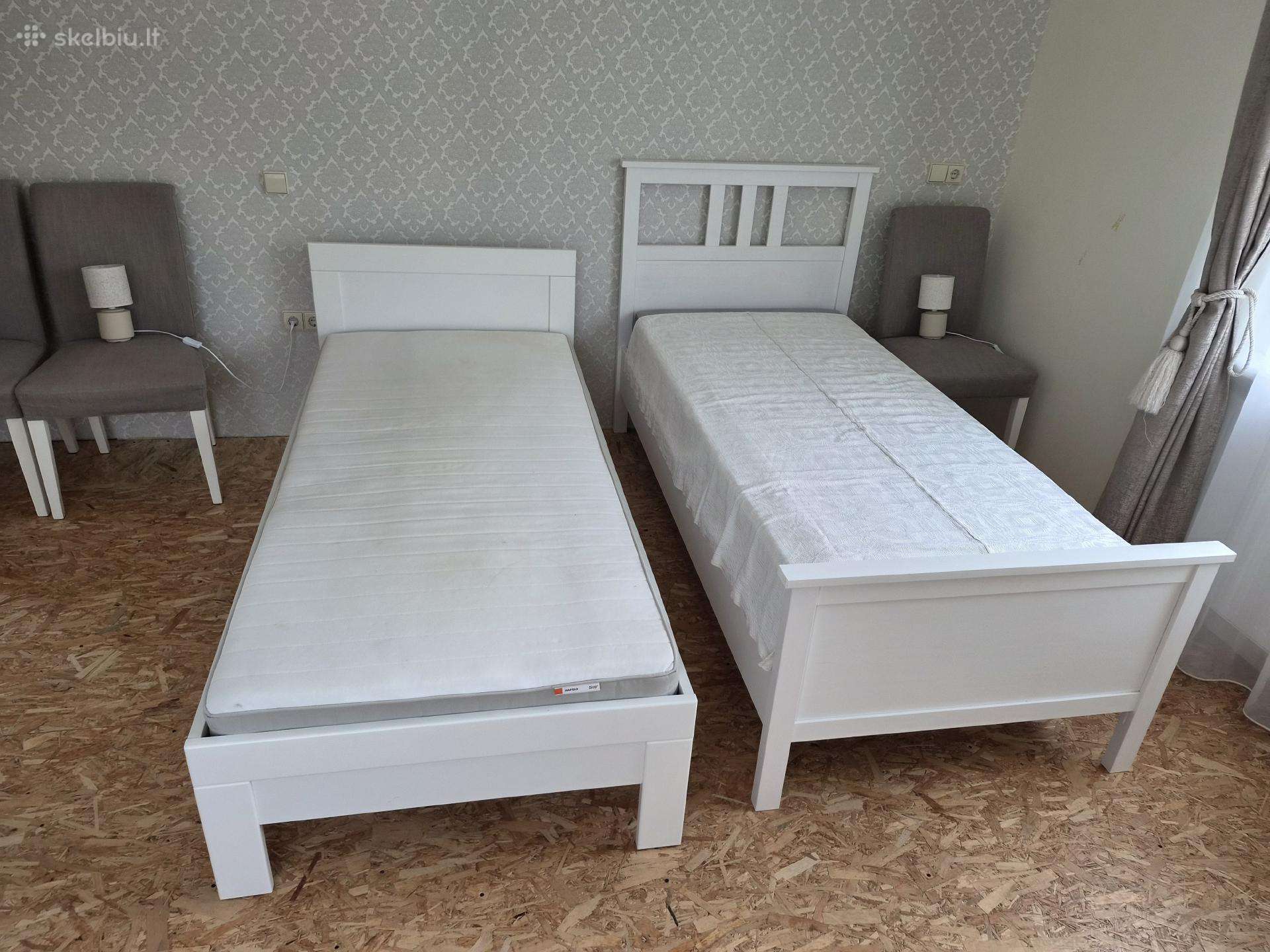 Dvi lovos po 150€ du krėslai po 30€