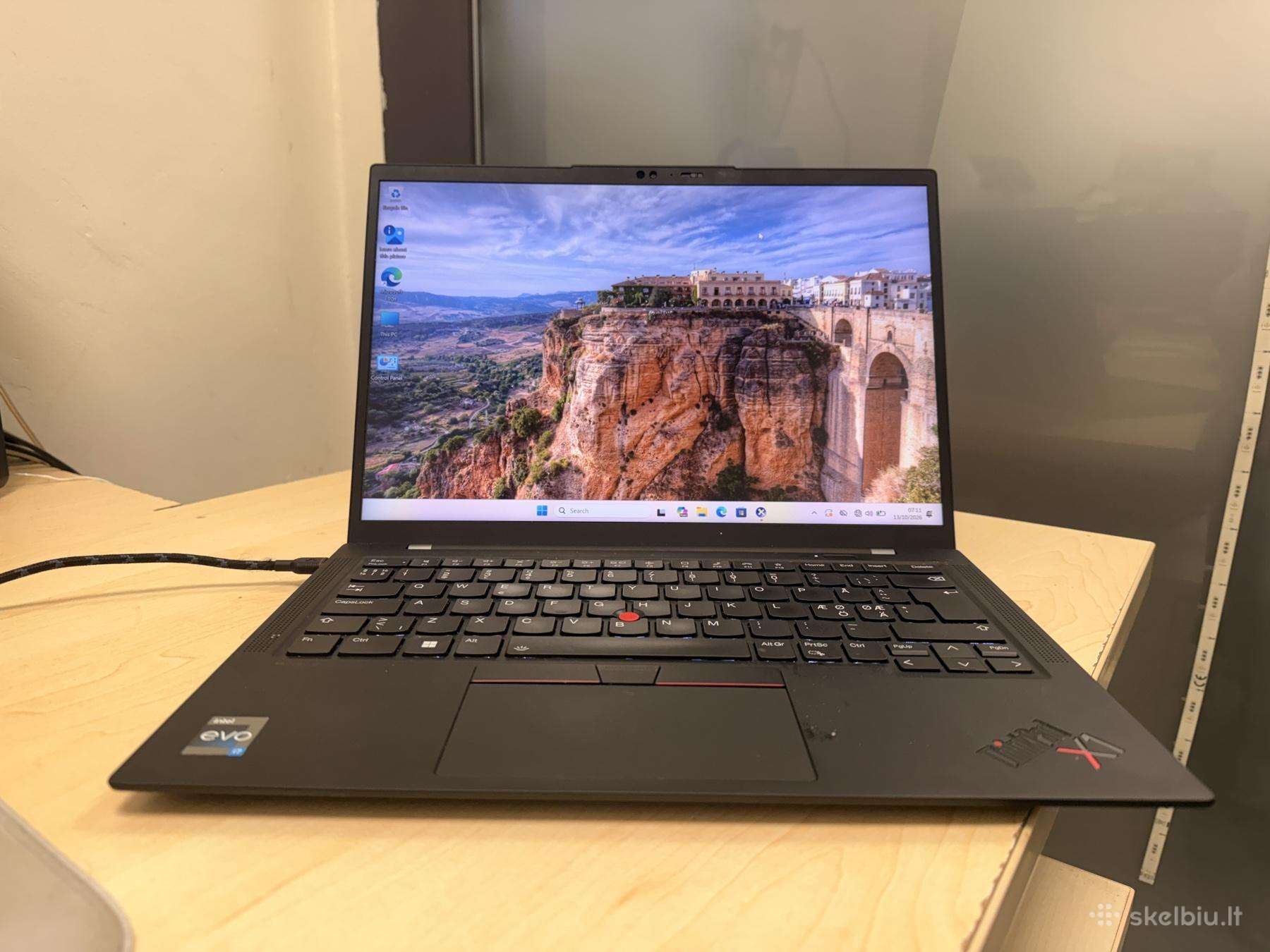 Lenovo Thinkpad X1 Carbon Gen 11 i7/16gb/256gb SSD