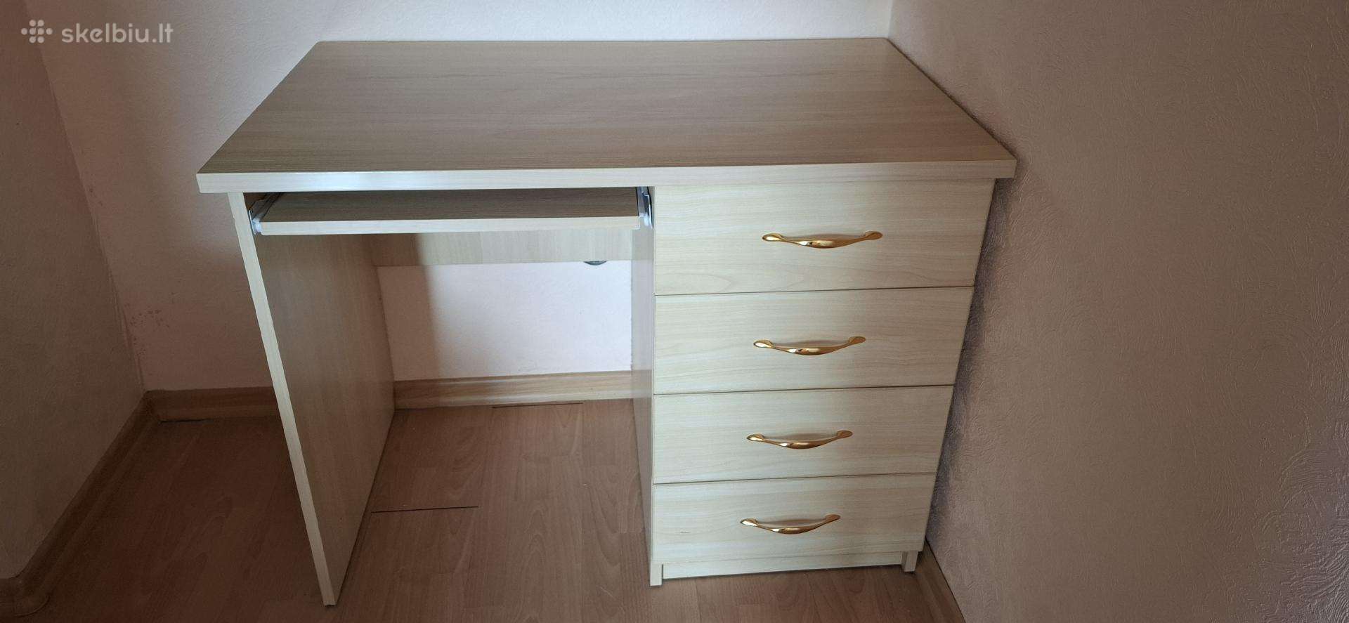 Rašomieji, darbo stalas