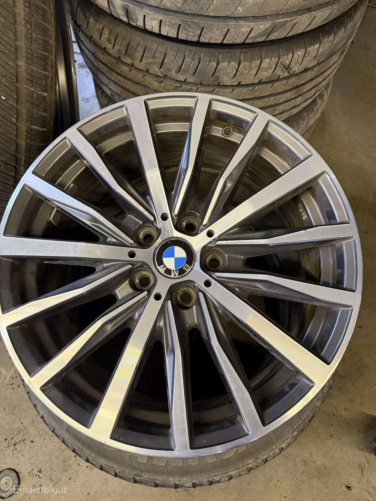 Bmw 6856089