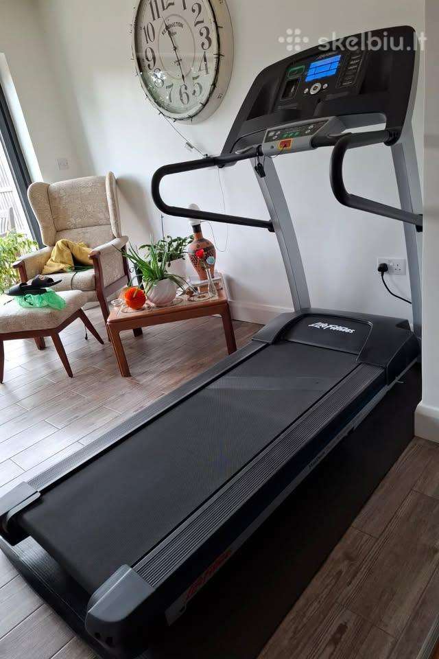 Bėgimo takelis Life Fitness F1 Smart