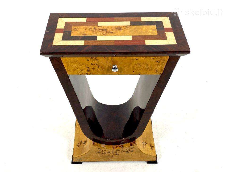 Art deco riešutmedžio spintelė