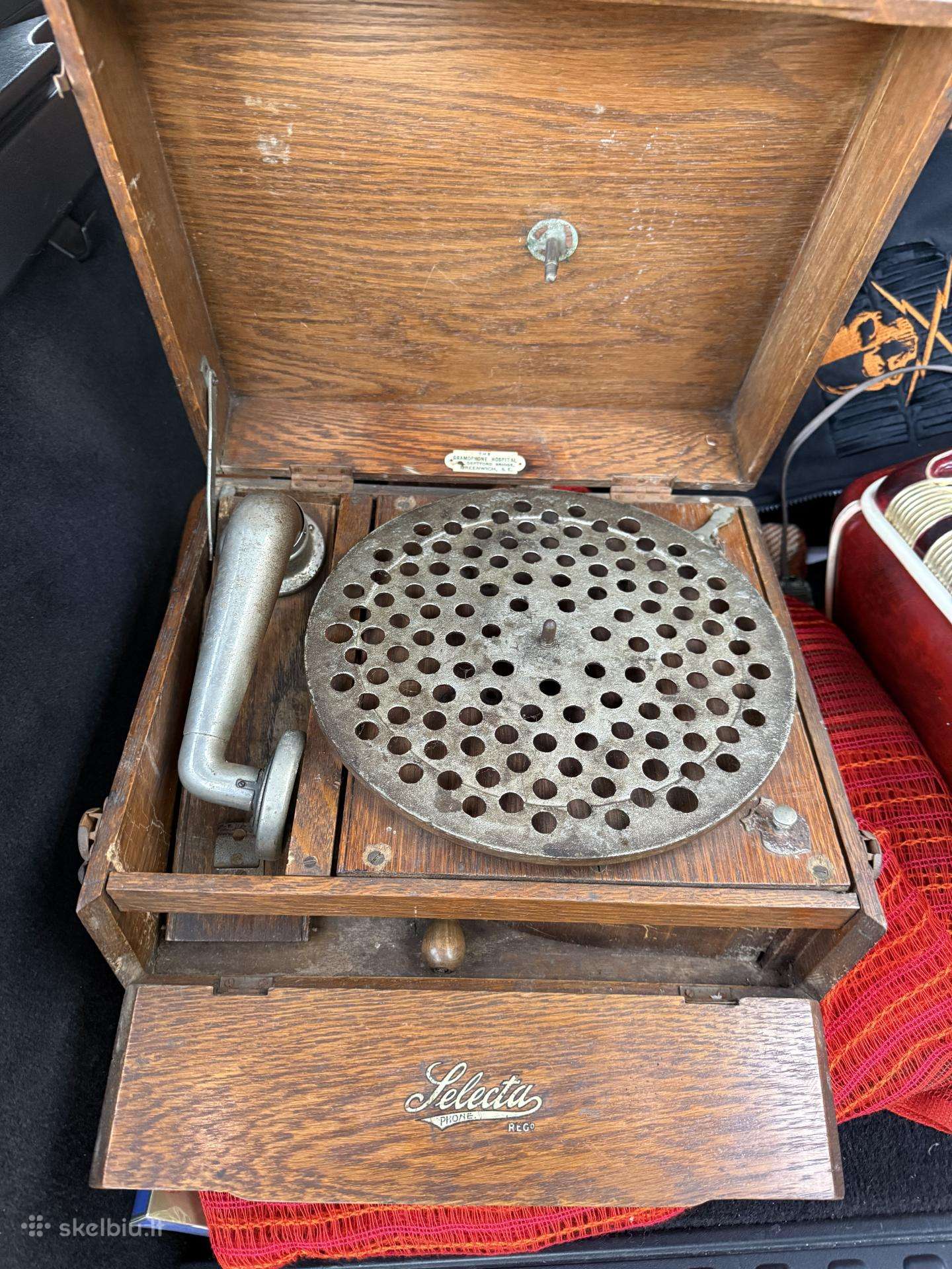 Antikvarinis mechaninis gramofonas „Selecta