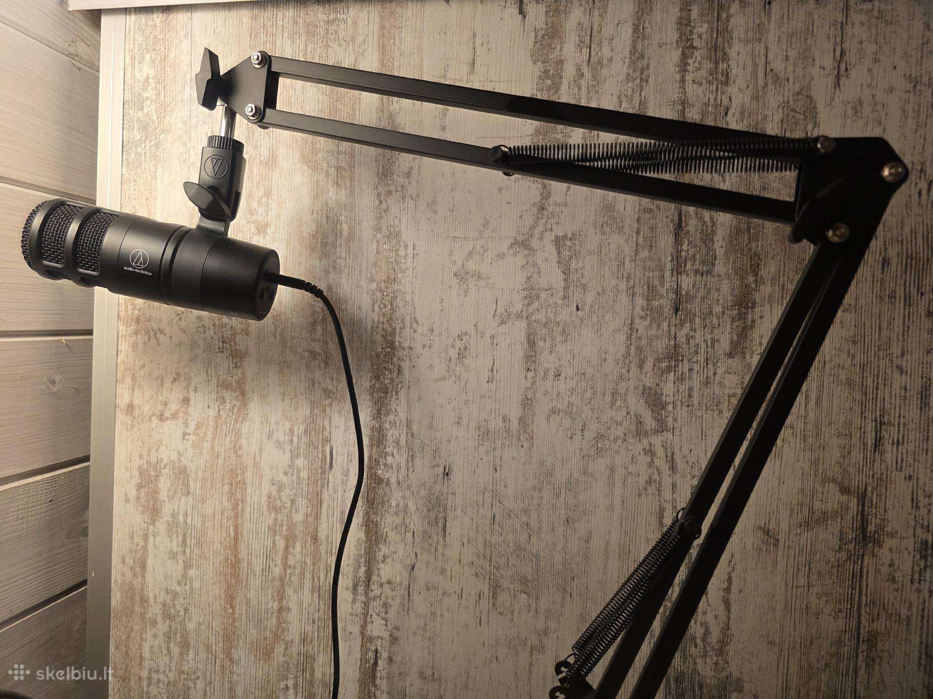 Audio-technica At2040usb mikrofonas su stovu