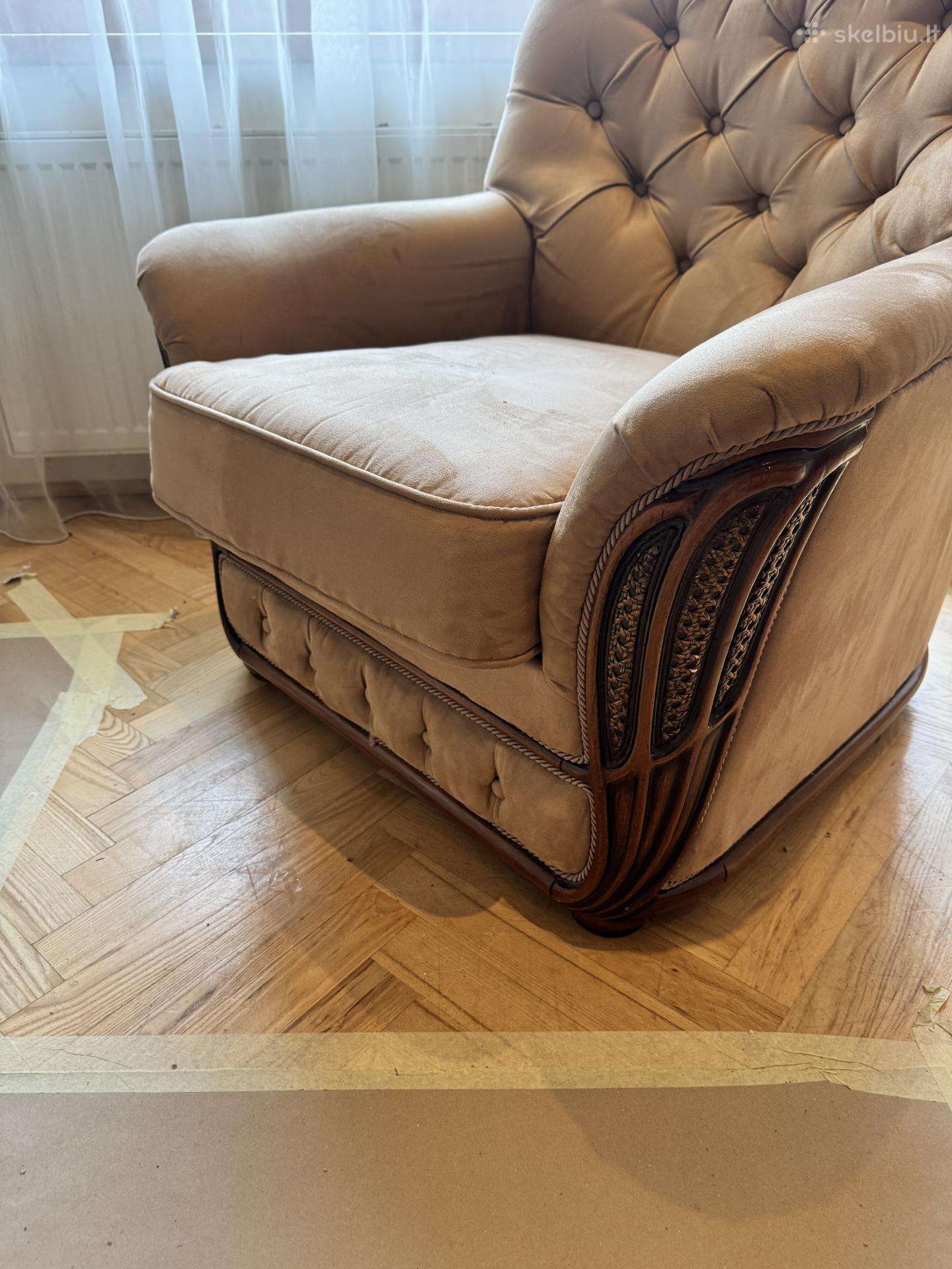 Parduodama geros būklės sofa ir du foteliai