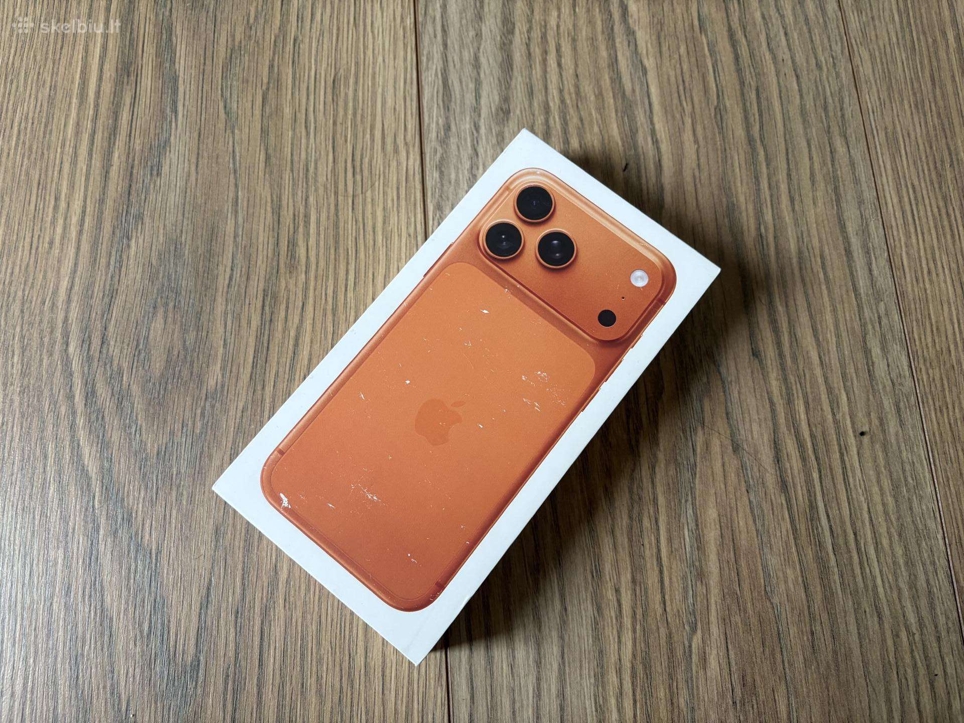 iPhone 17 Pro Max, 256 GB (Cosmic Orange)