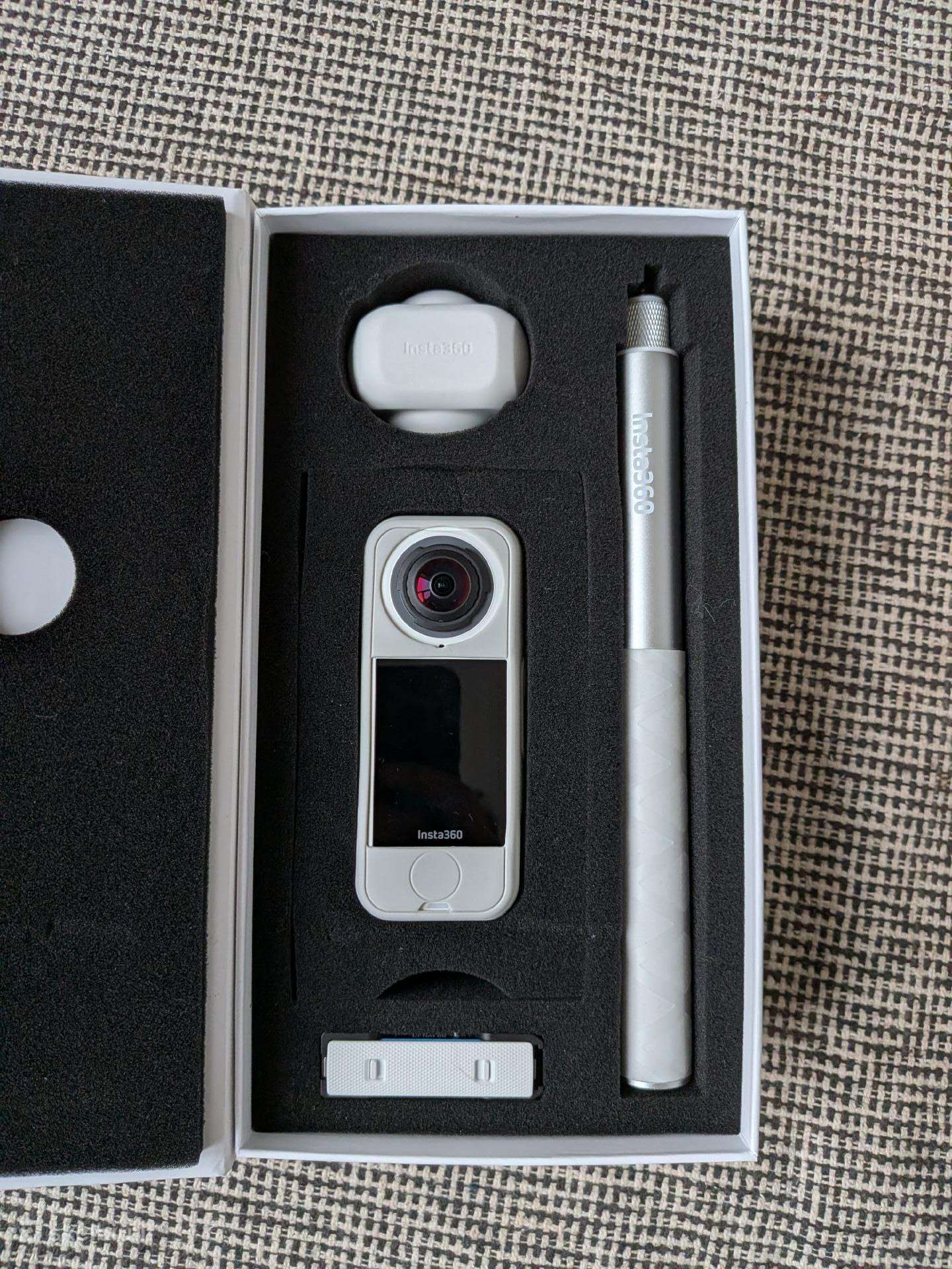 Insta360 X4 Air Starter Bundle 8k - white