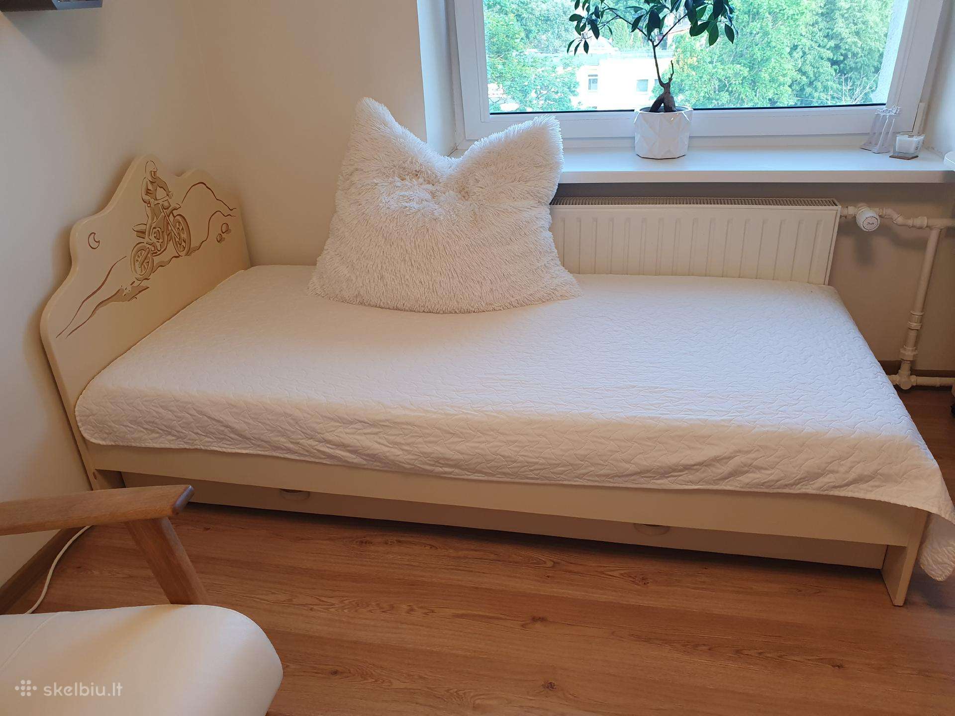 Jaunuolio/vaikiški kambario baldai