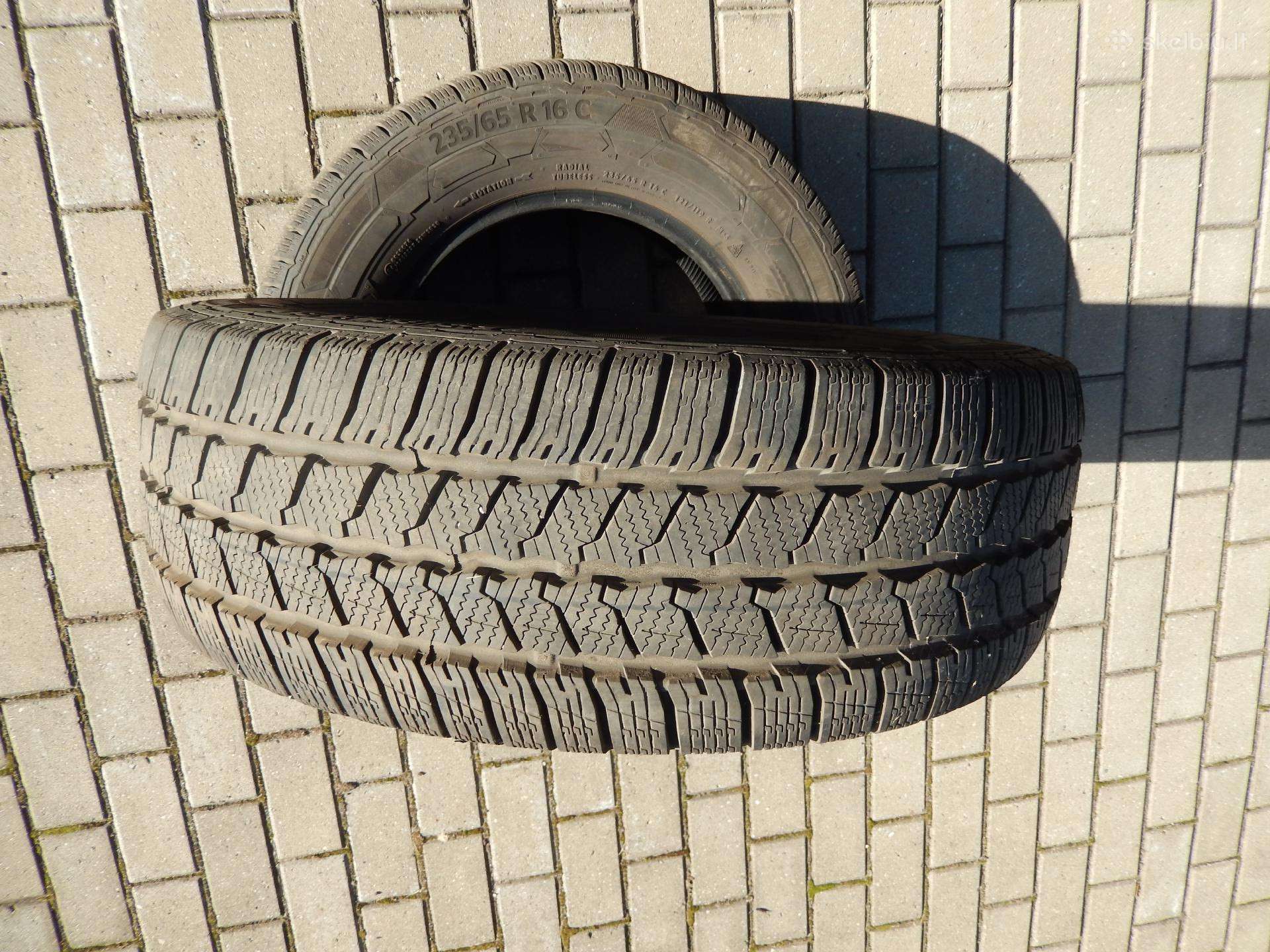Mikroautobuso žiemines padangas.