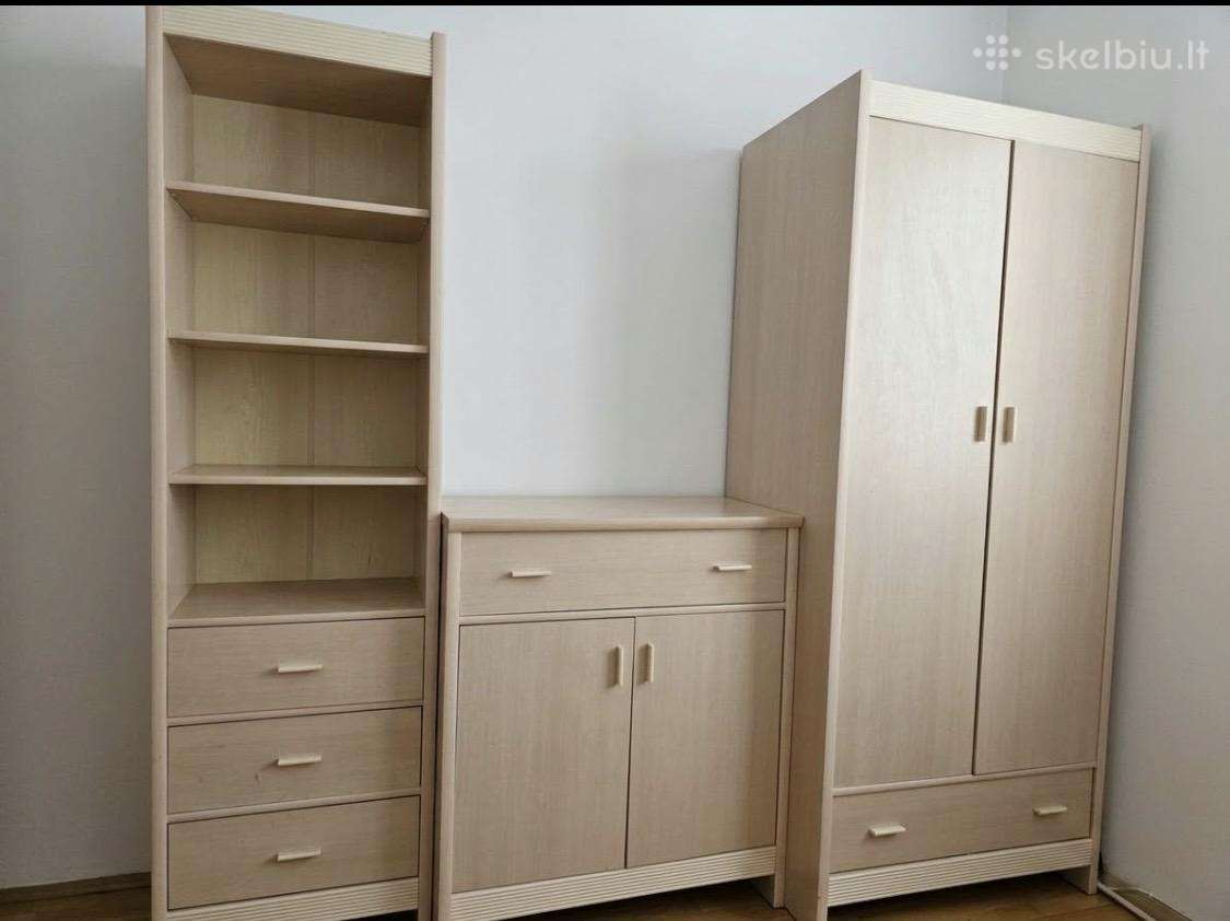 Parduodama spintos su komoda