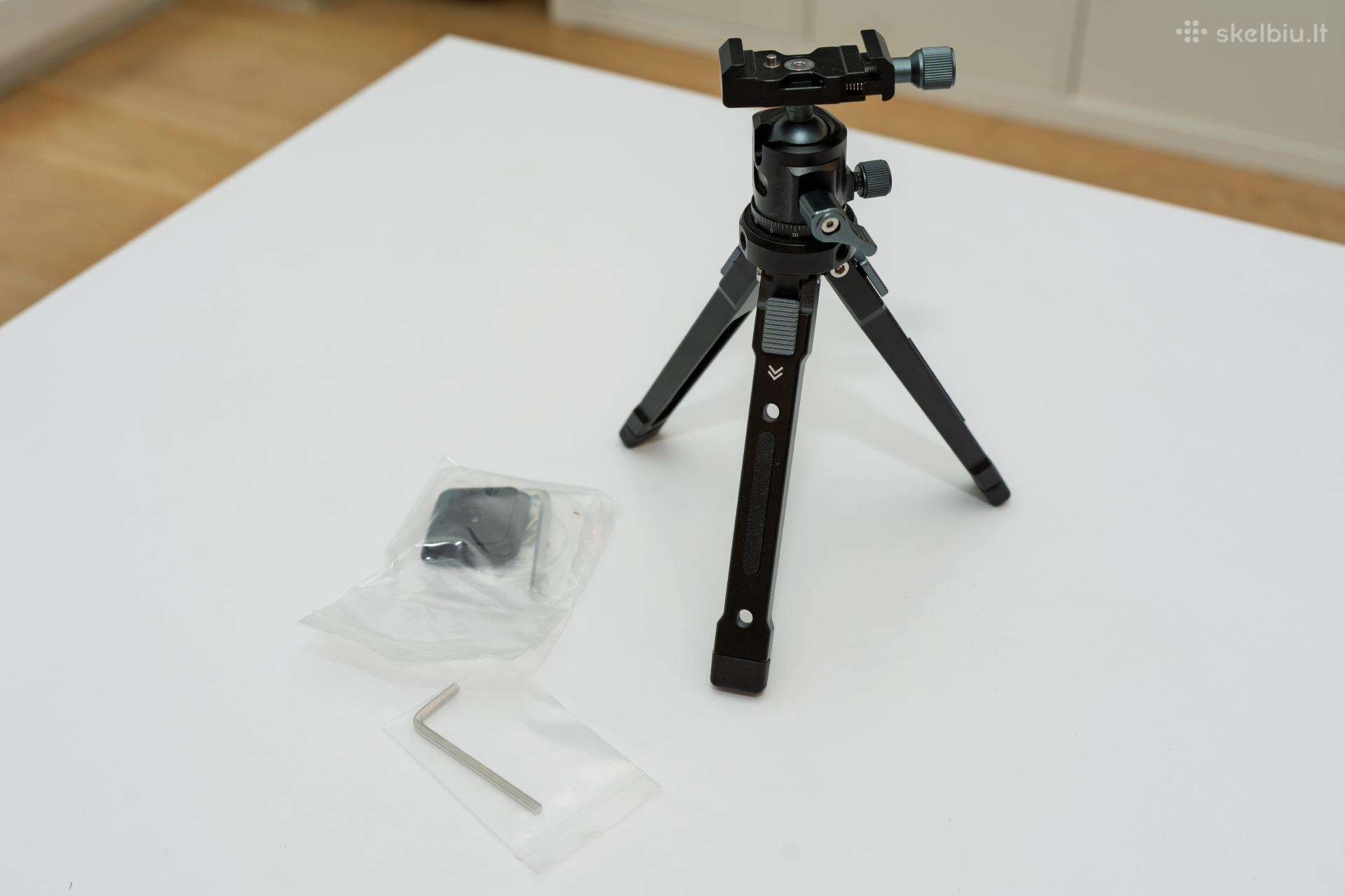 Mini tripod with arca plate