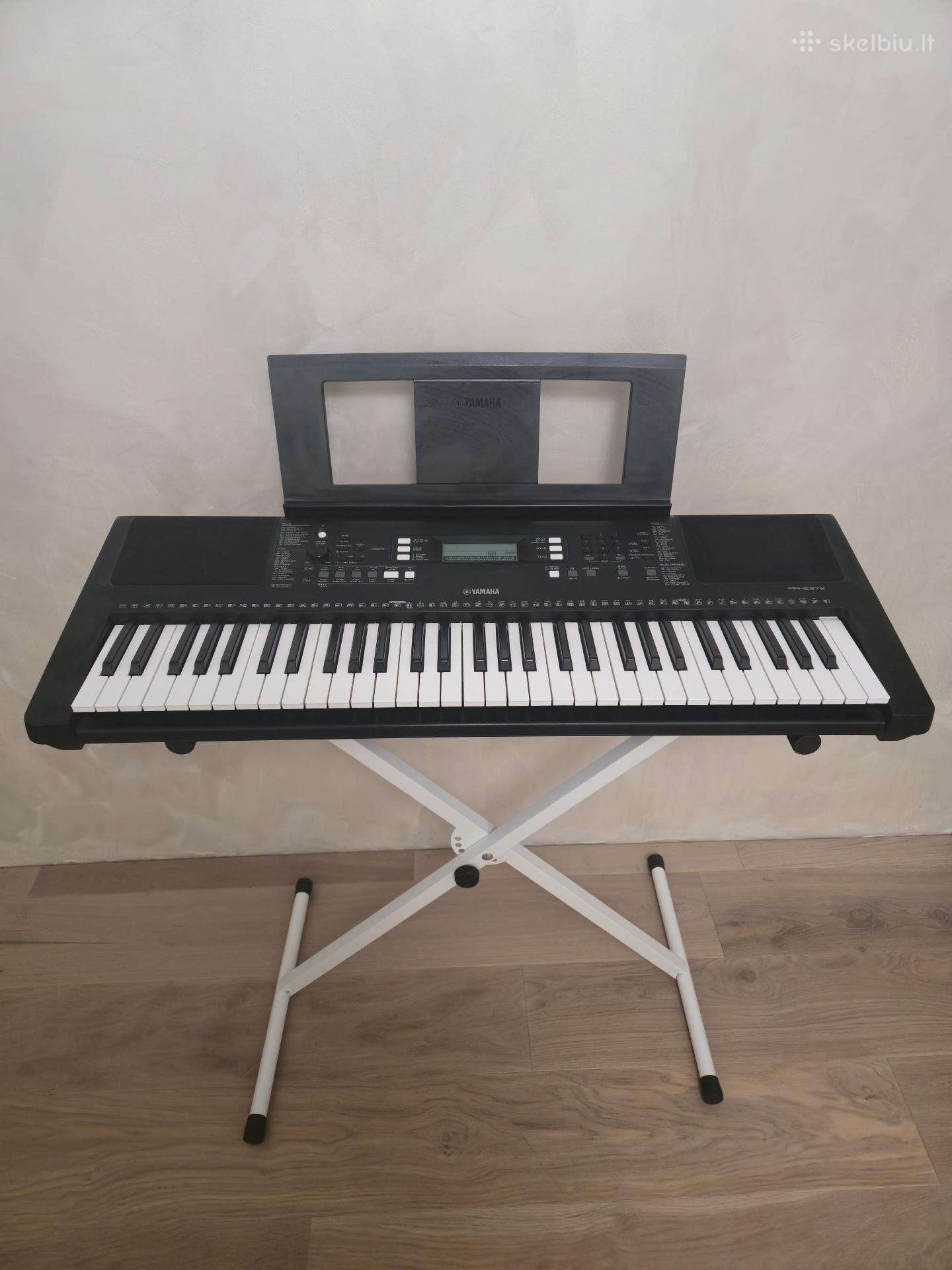 Sintezatorius Yamaha Psr-e373 su stovu