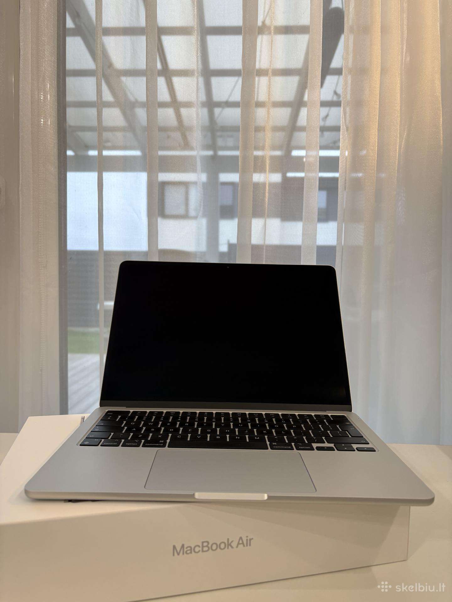 13-inch MacBook Air with Apple M3 chip