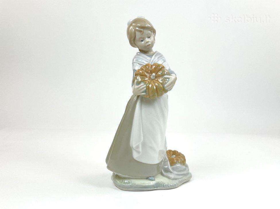 Nao by Lladro mergaitės su moliūgais statula