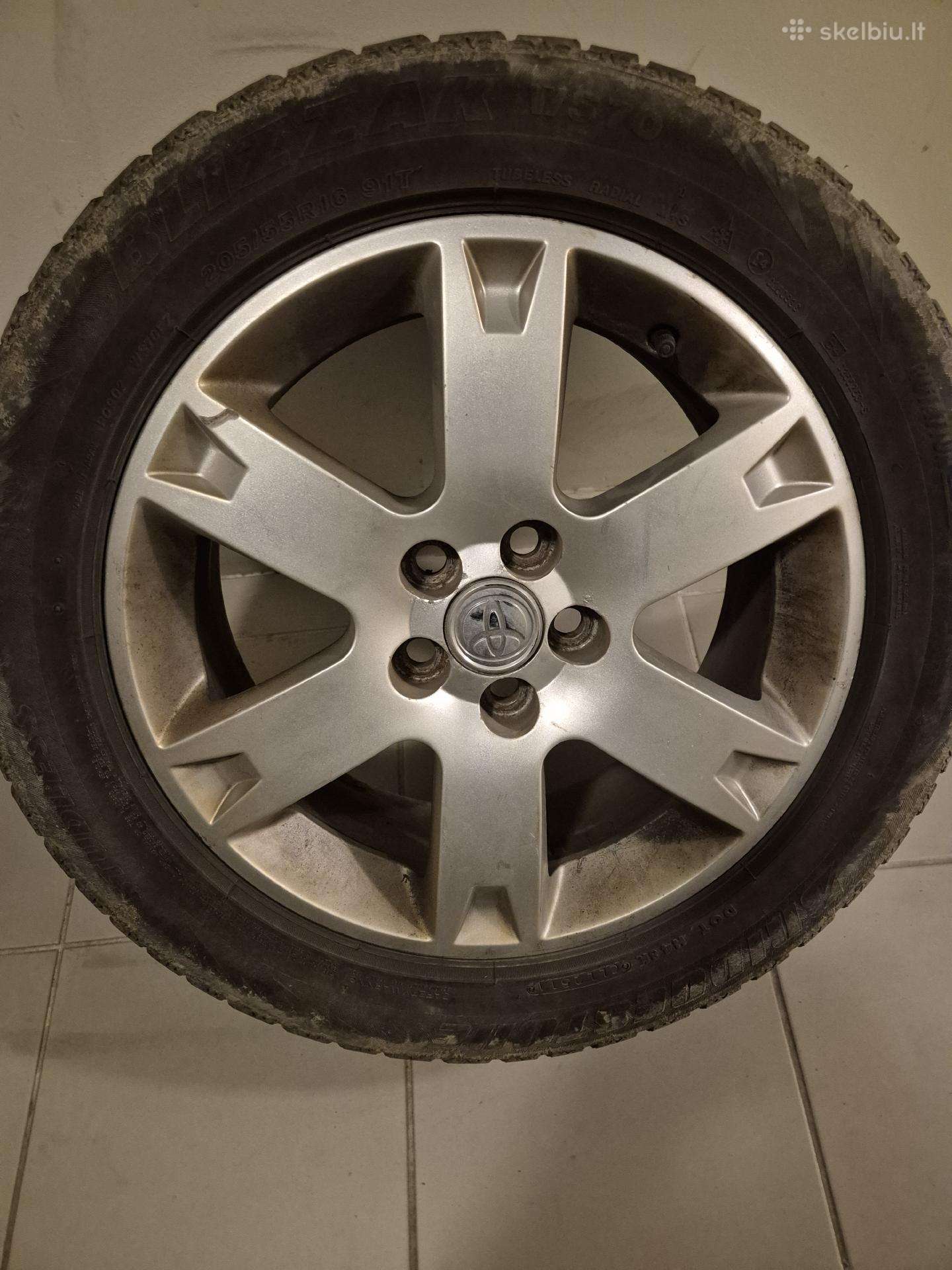 Žieminės R16 Toyota padangos (lieti ratlankiai)
