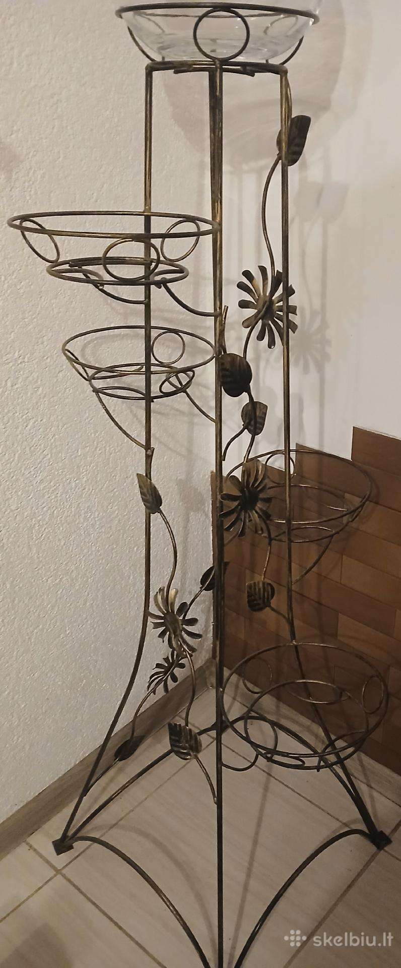 Parduodamas metalinis gėlių stovas