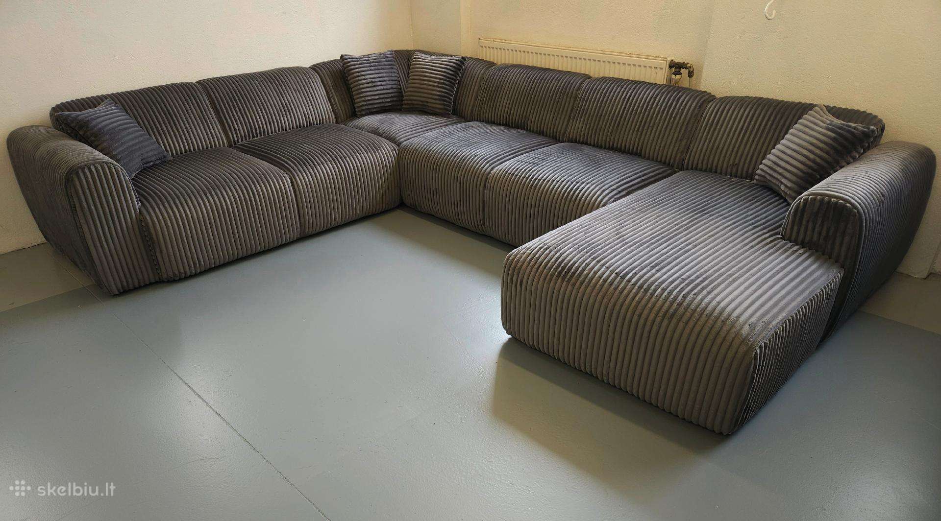 Nauja, didelė U formos sofa.