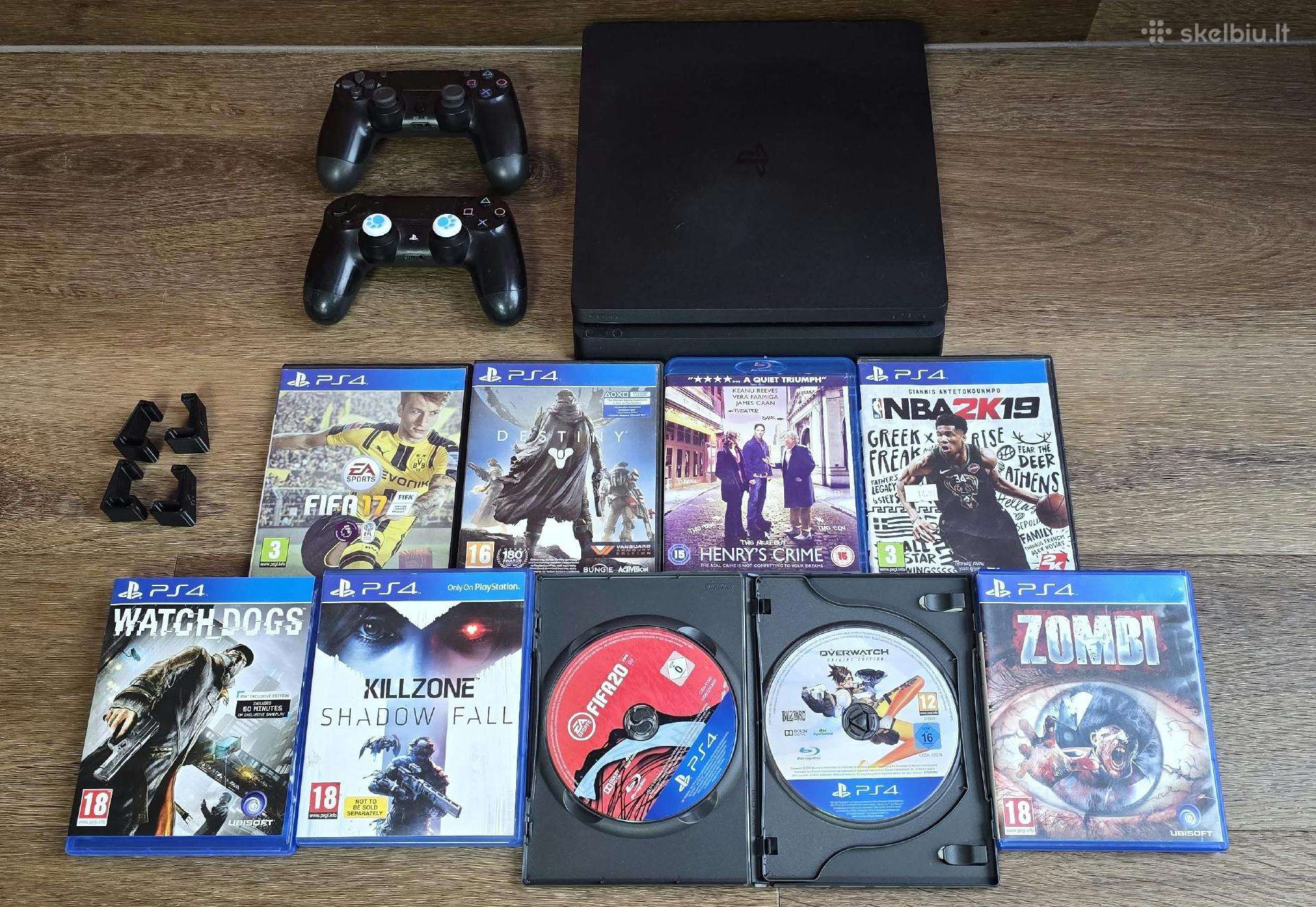 Playstation 4 slim 1 TB su daug priedų
