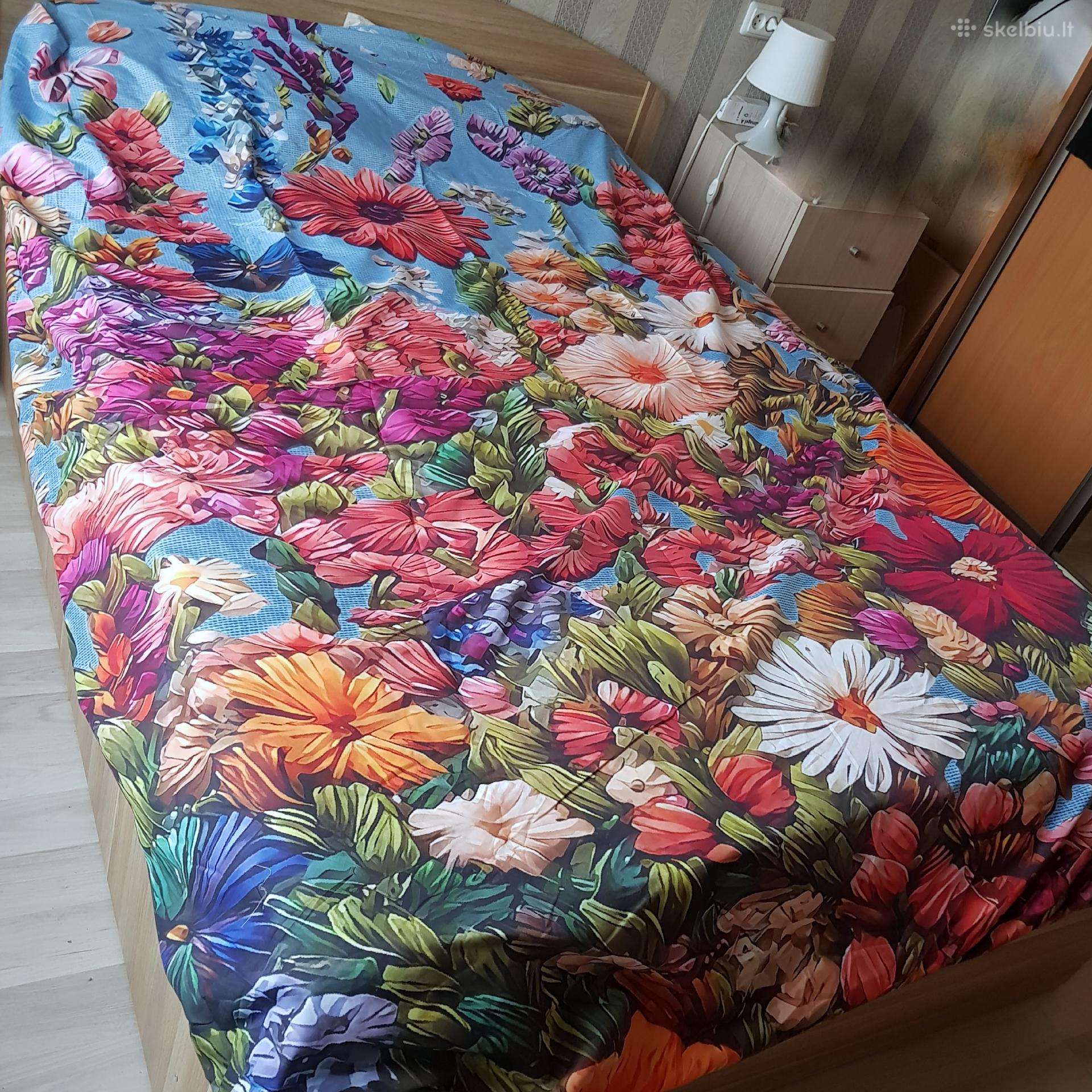 Nauja ryški gėlėta paklodė su guma, 200x200 cm