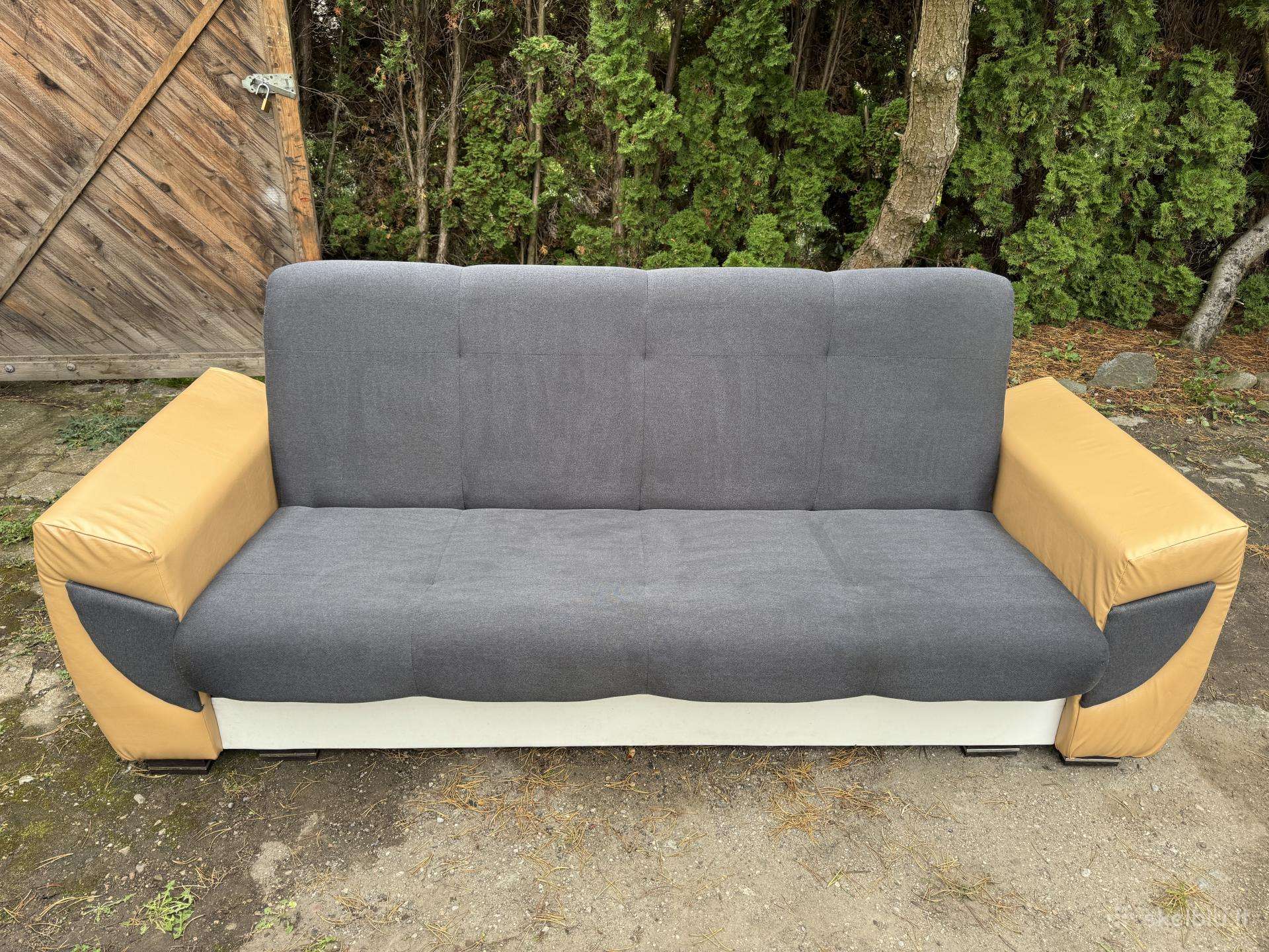 Išskleidžiama sofa-lova su patalynės dėže