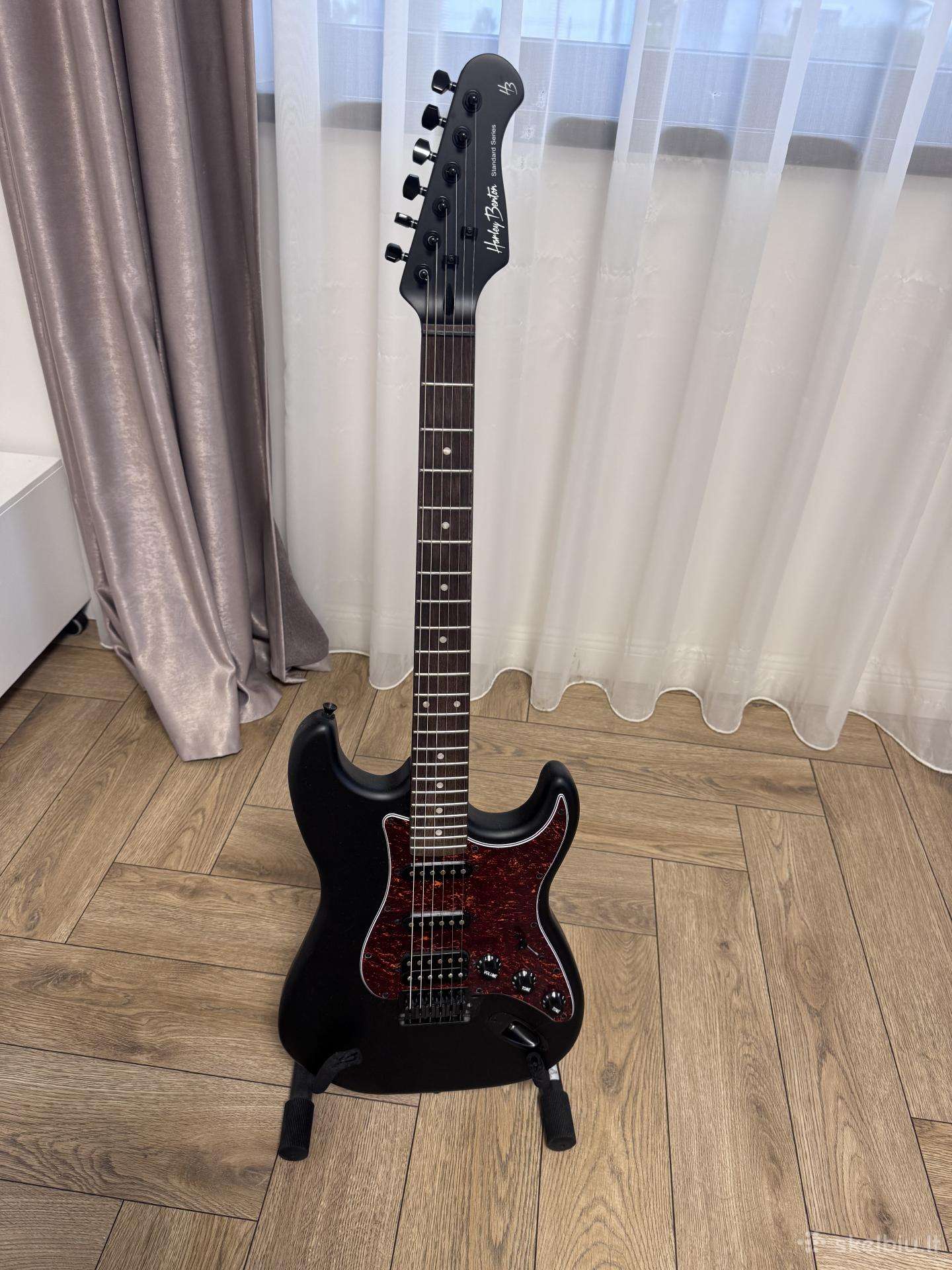 Harley Benton St-20hss Sbk gitara su priedais