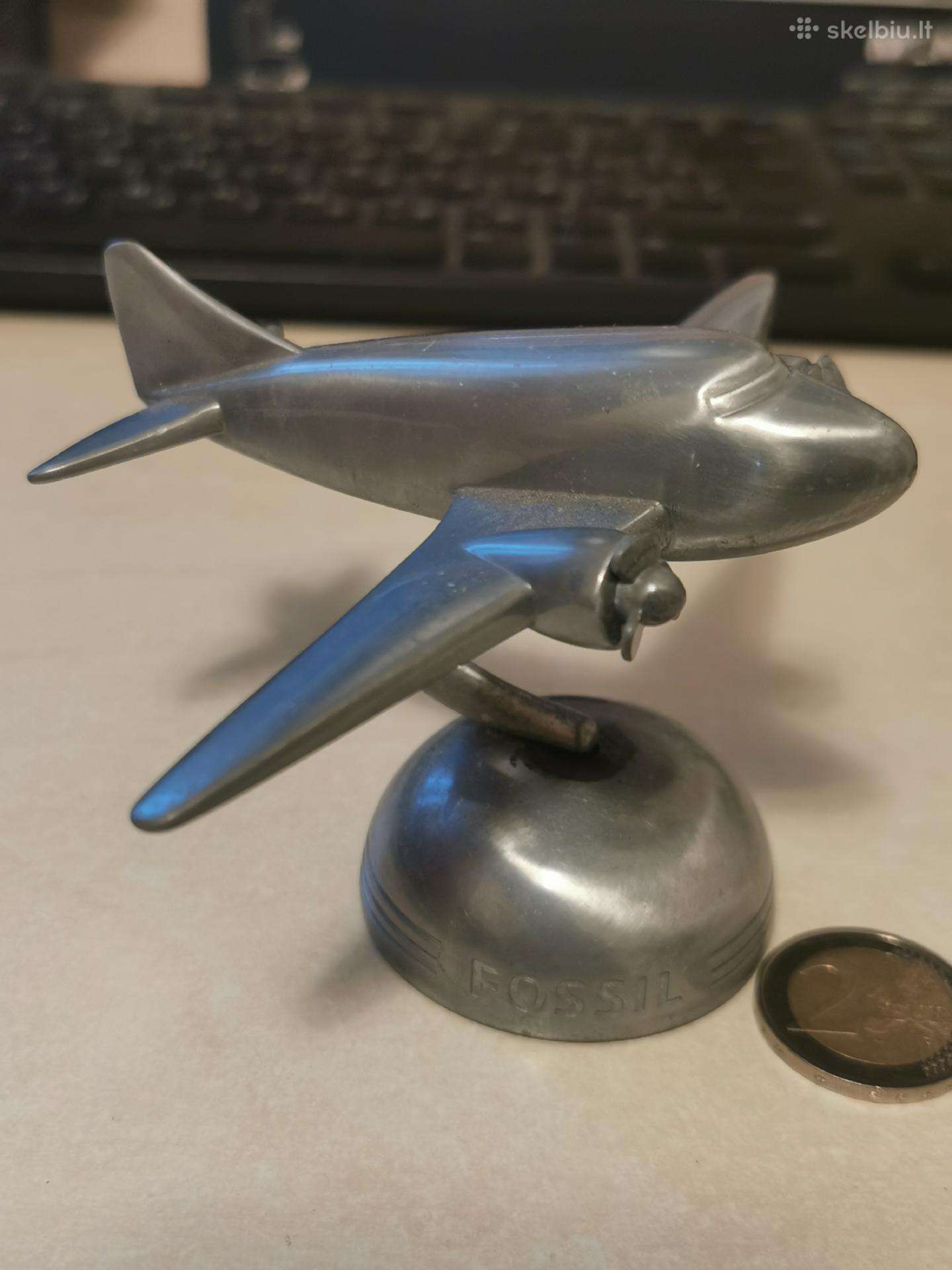 Lektuvo statulele