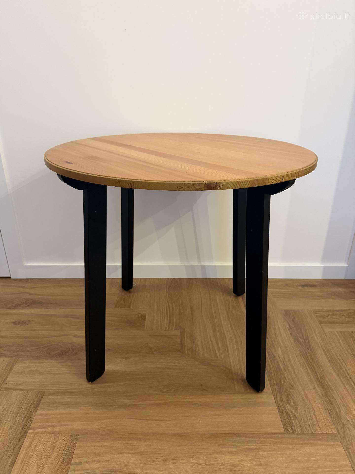 Ikea stalas