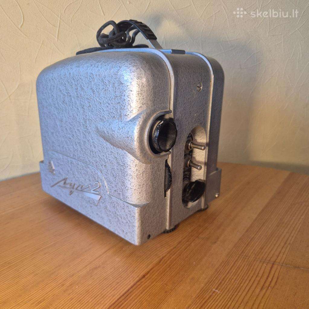 Vintažinis tarybinis 8 mm kino projektorius Luch-2