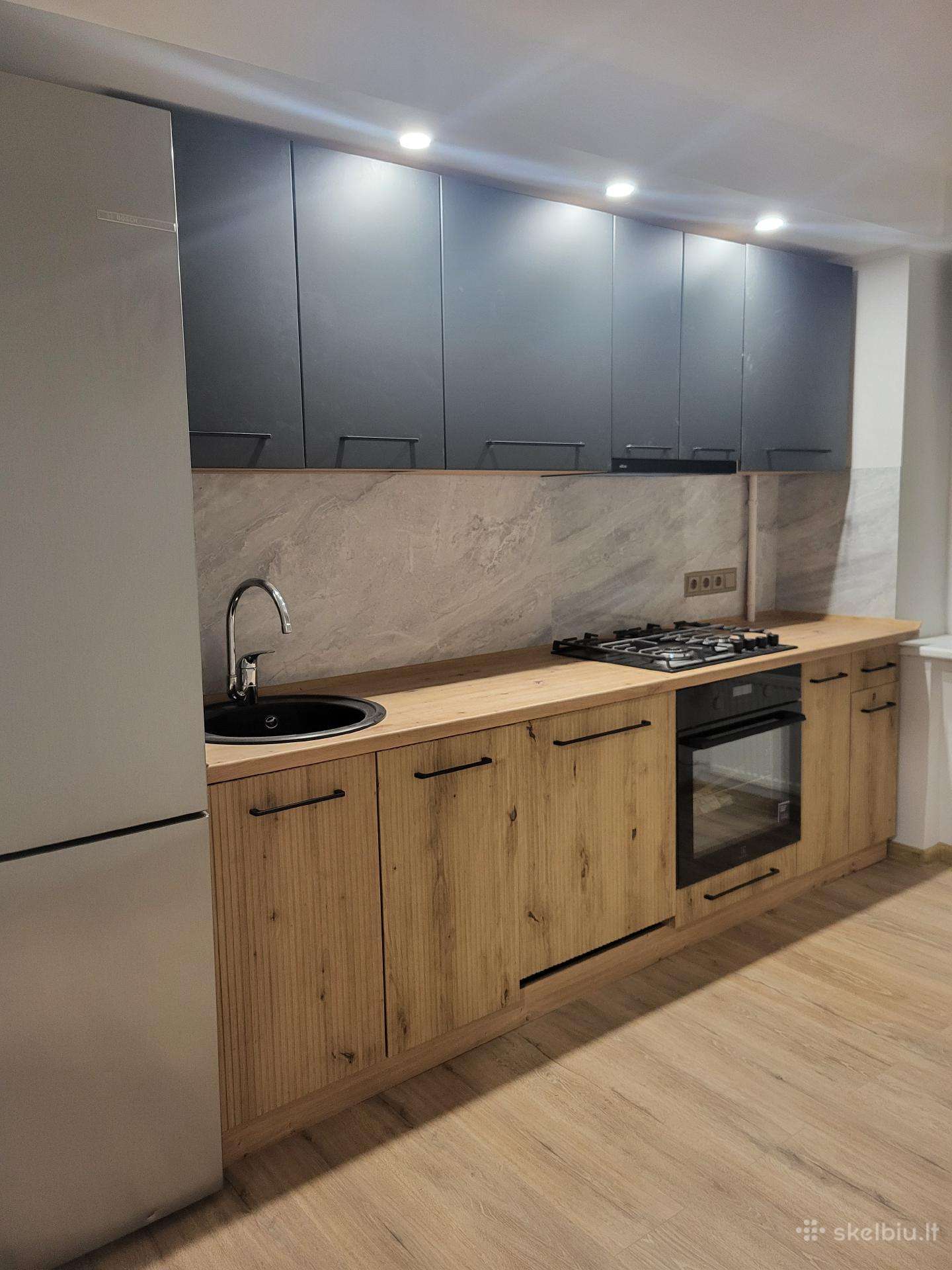 Išnuomojamas 2 kambarių butas miesto centre