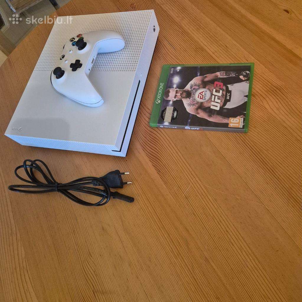 Xbox One S konsolė su pulteliu ir žaidimu