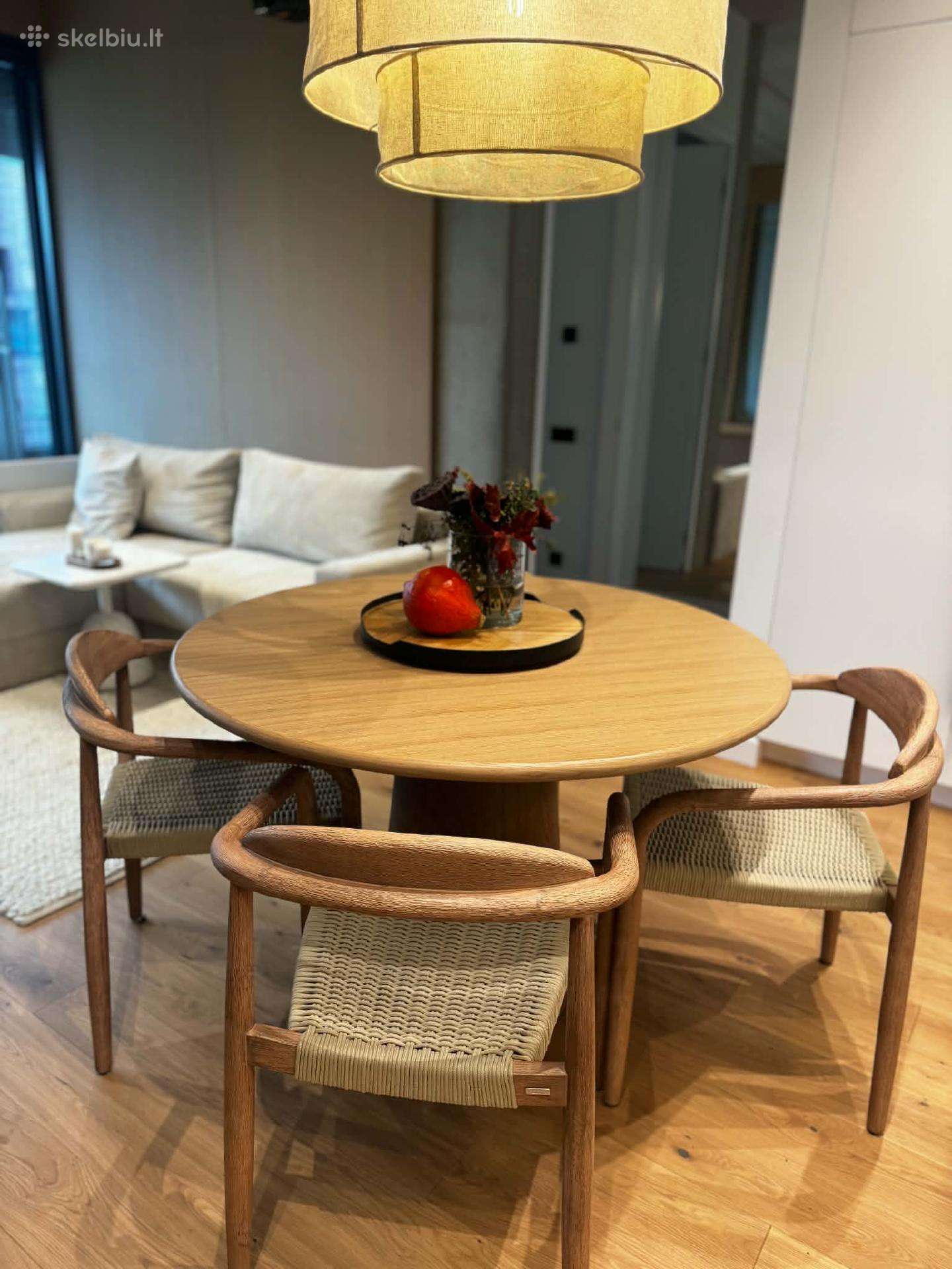 Kave Home Nina medinės valgomojo kėdės