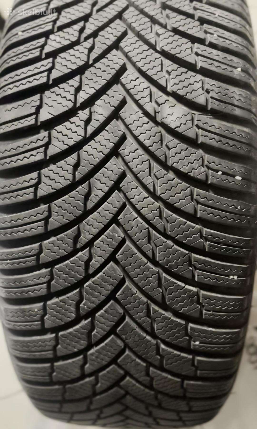Parduodu mažai važinėtas padangas 245/45 R18
